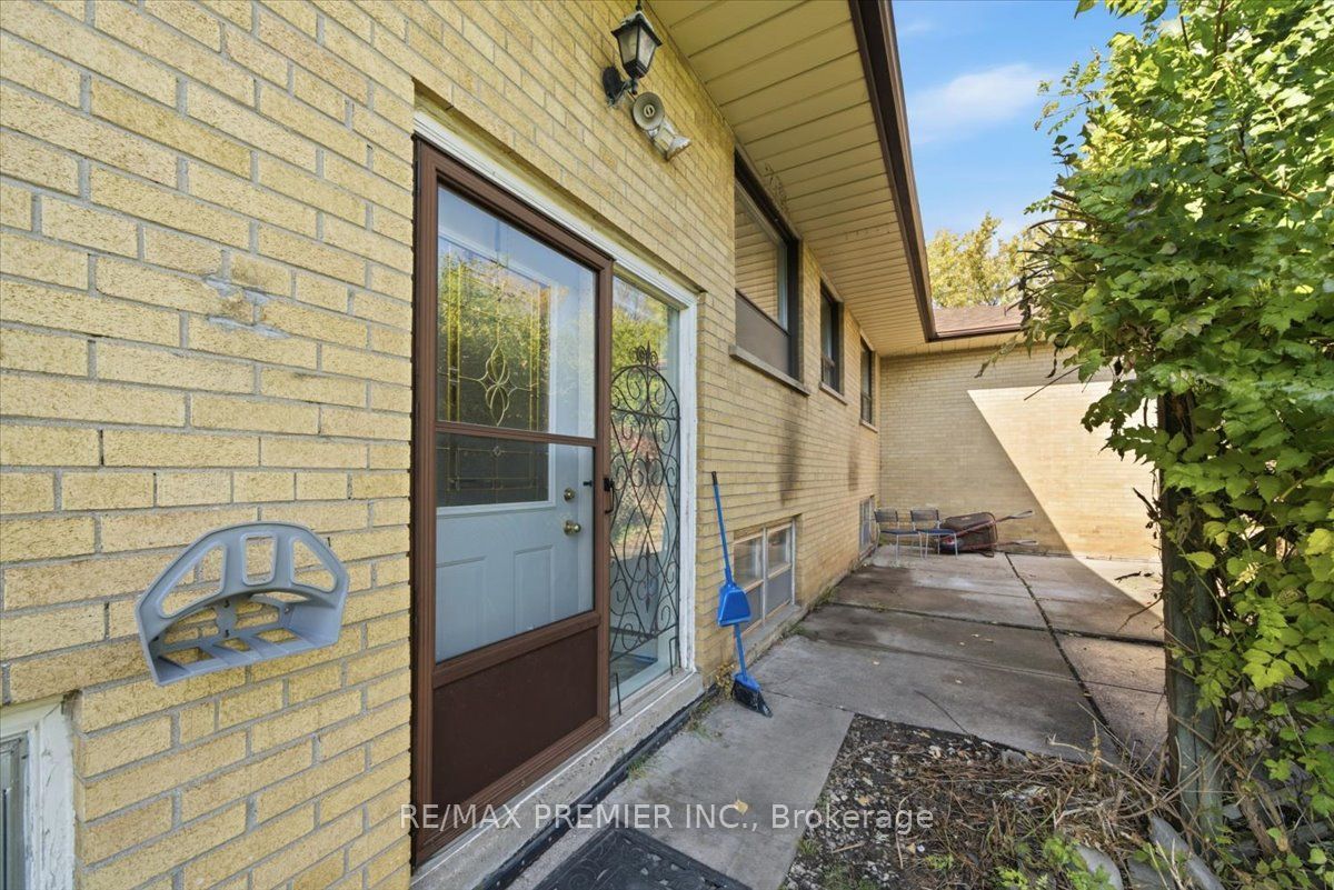 1 Gram Street Property Photo 36
