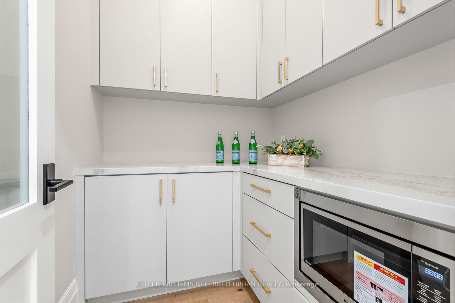 160 Lawrence Avenue Property Photo 12