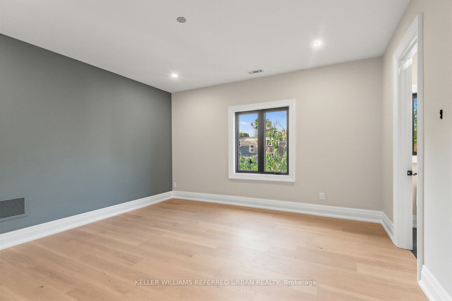 160 Lawrence Avenue Property Photo 43