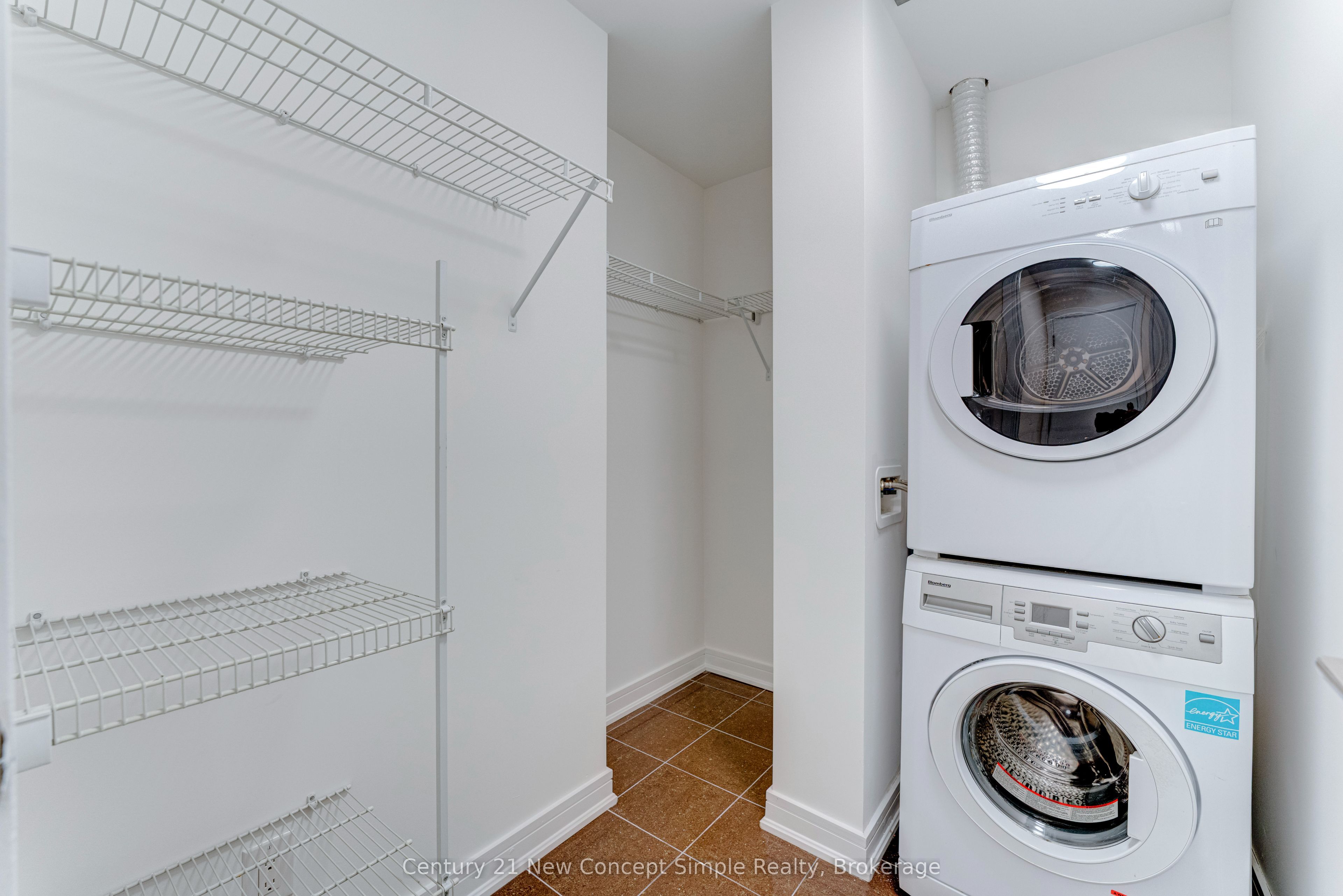 9205 Yonge Street 210 Property Photo 1