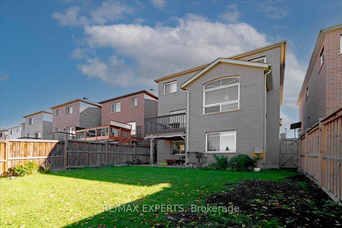 147 Armstrong Crescent Property Photo 40