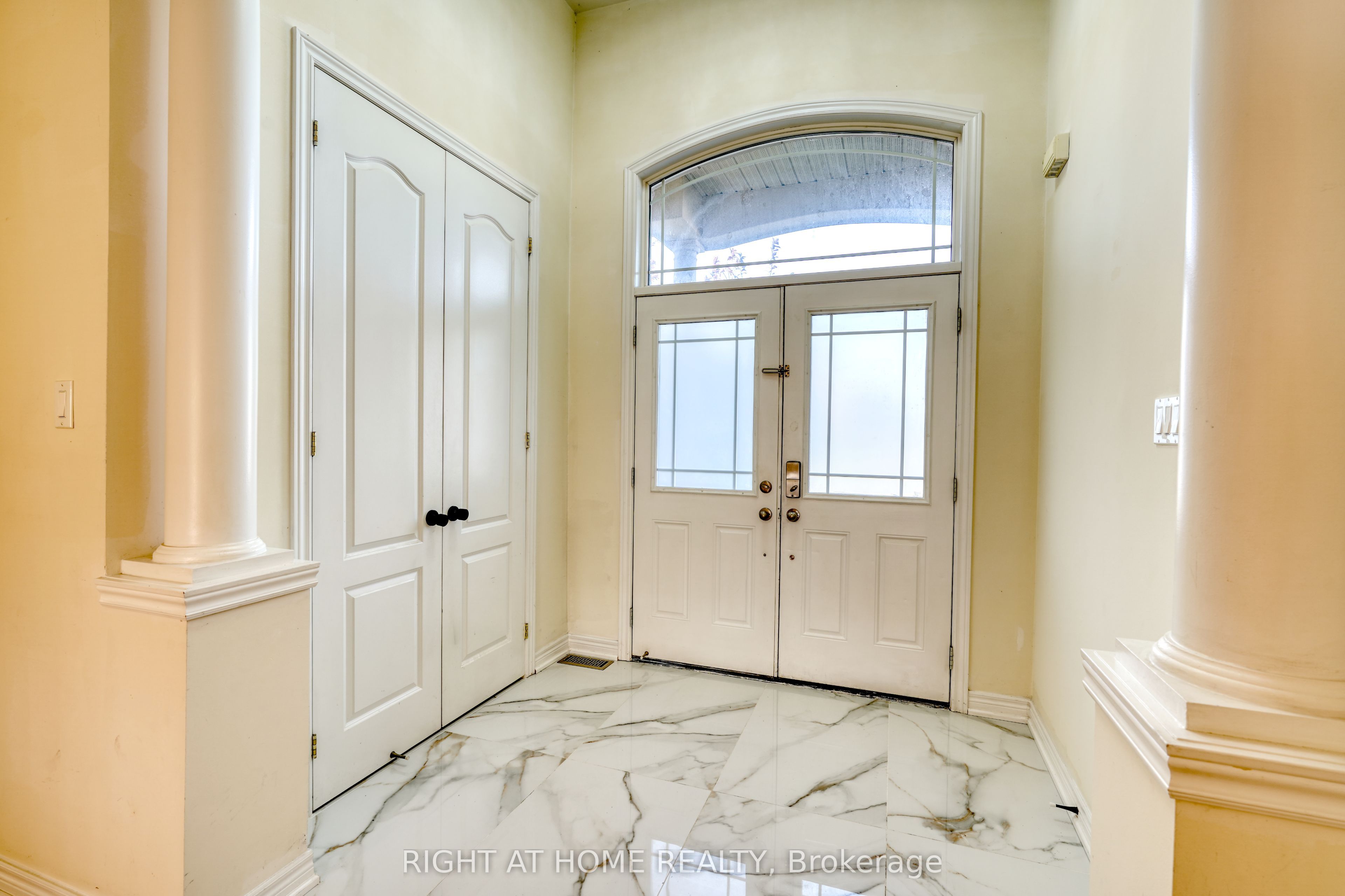 171 Maurier Boulevard Property Photo 3