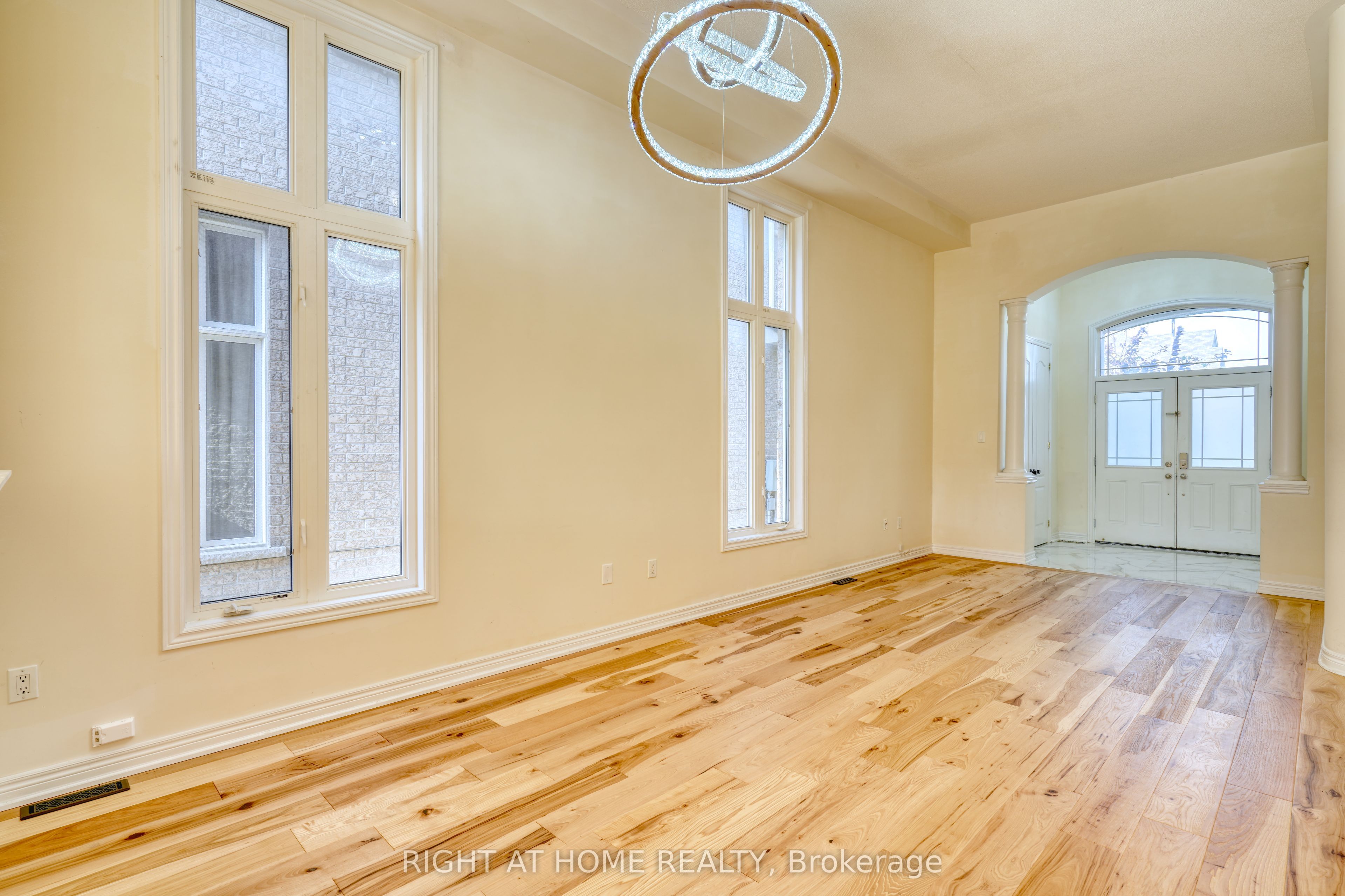 171 Maurier Boulevard Property Photo 5