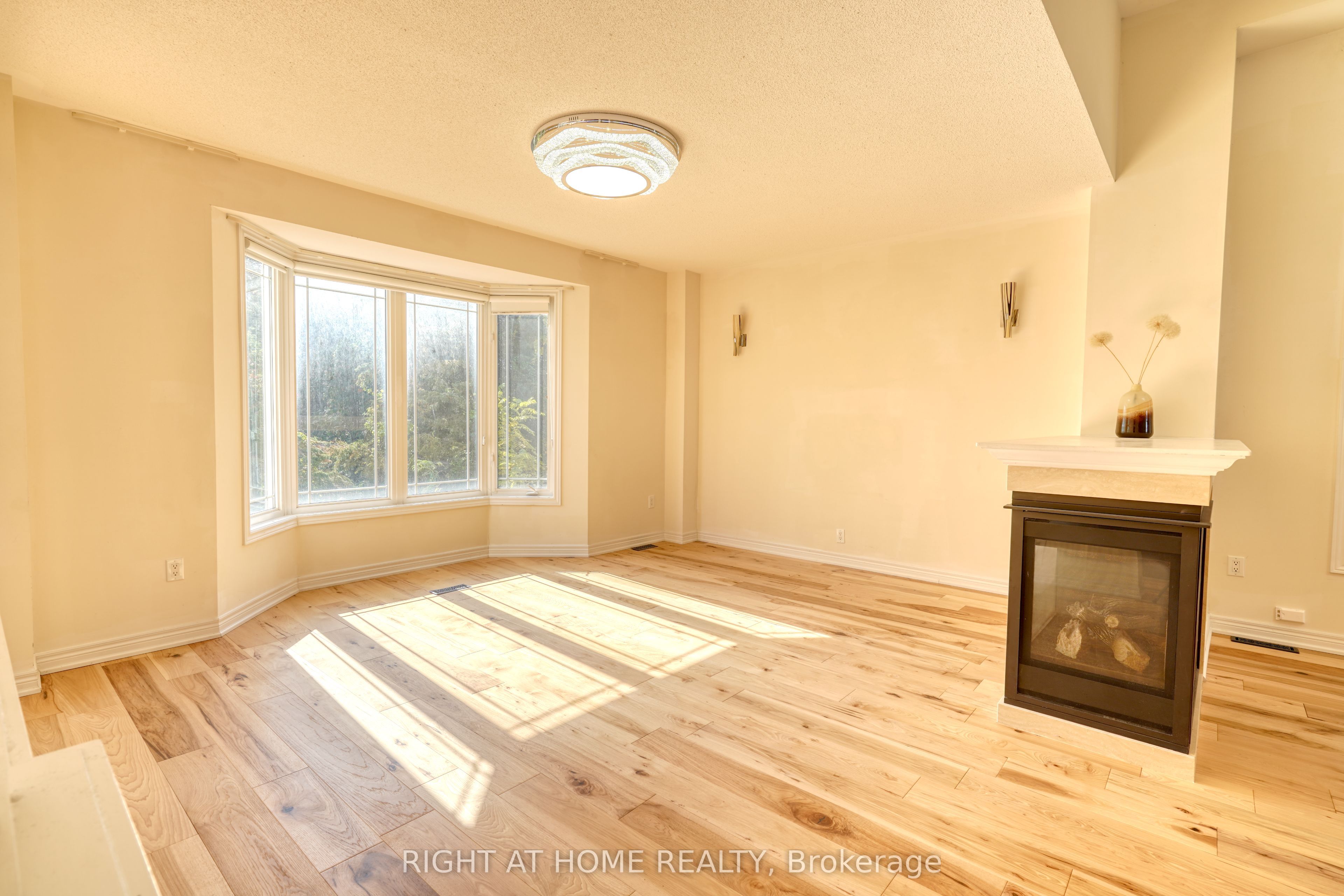 171 Maurier Boulevard Property Photo 7