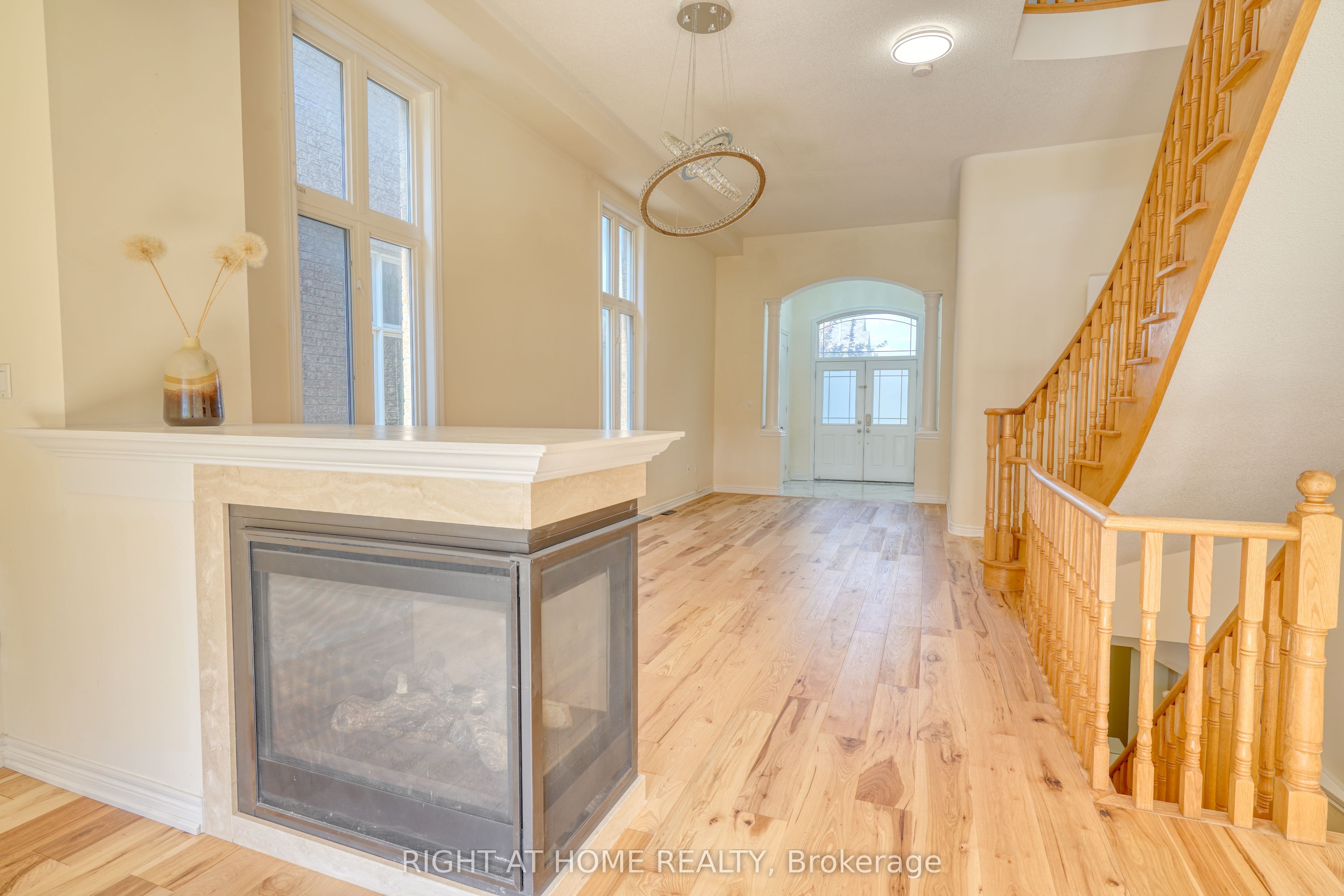 171 Maurier Boulevard Property Photo 10
