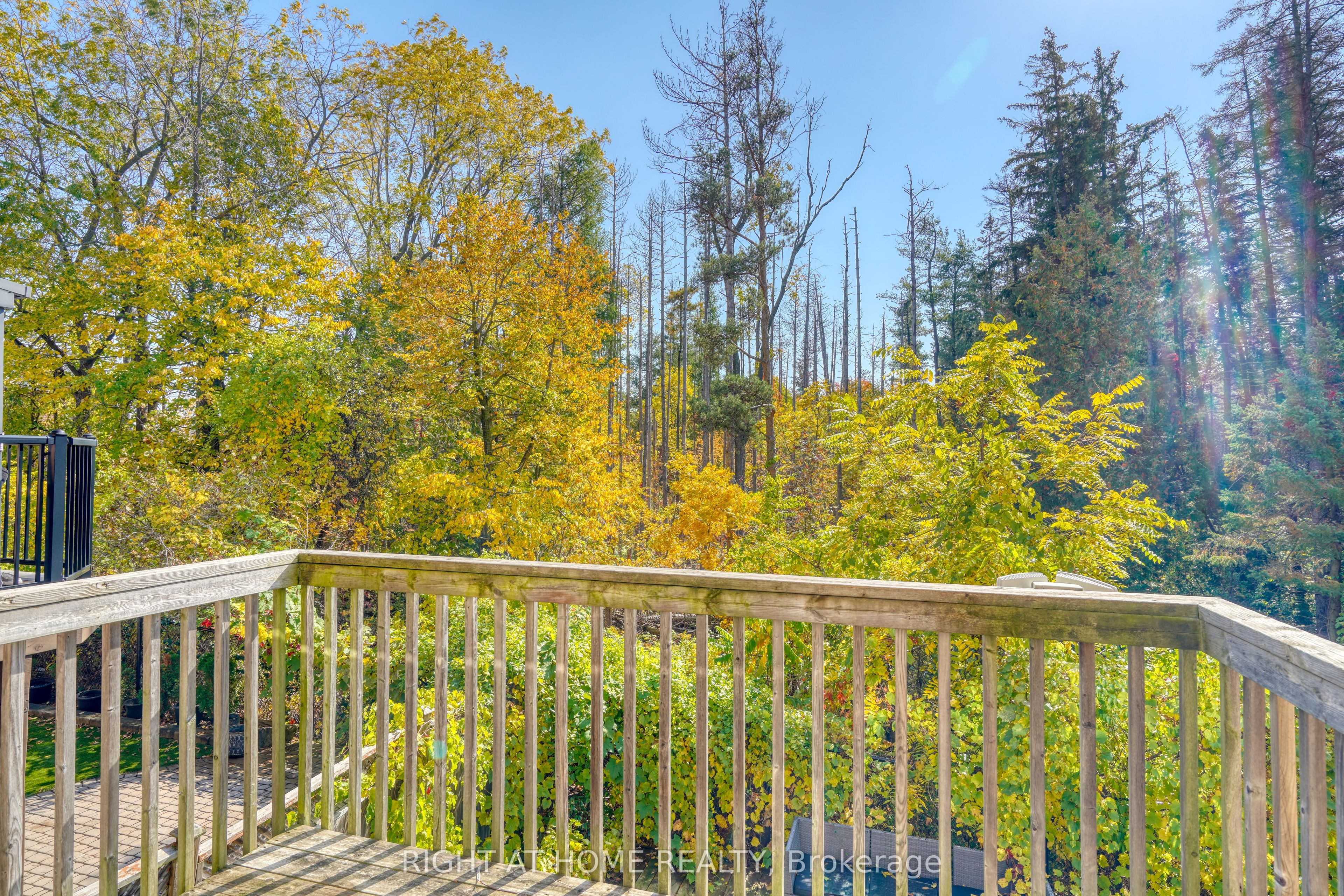 171 Maurier Boulevard Property Photo 12