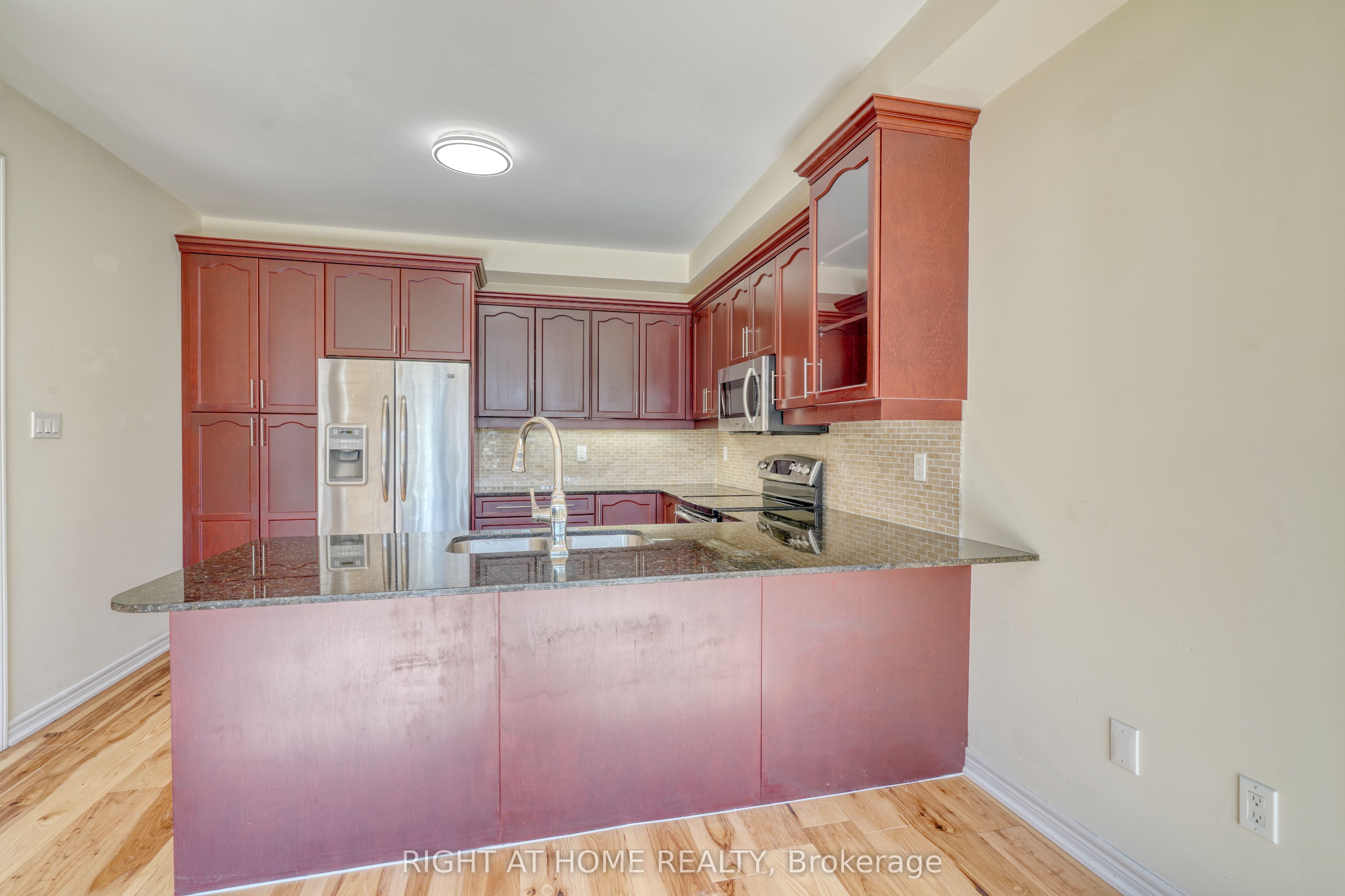 171 Maurier Boulevard Property Photo 13