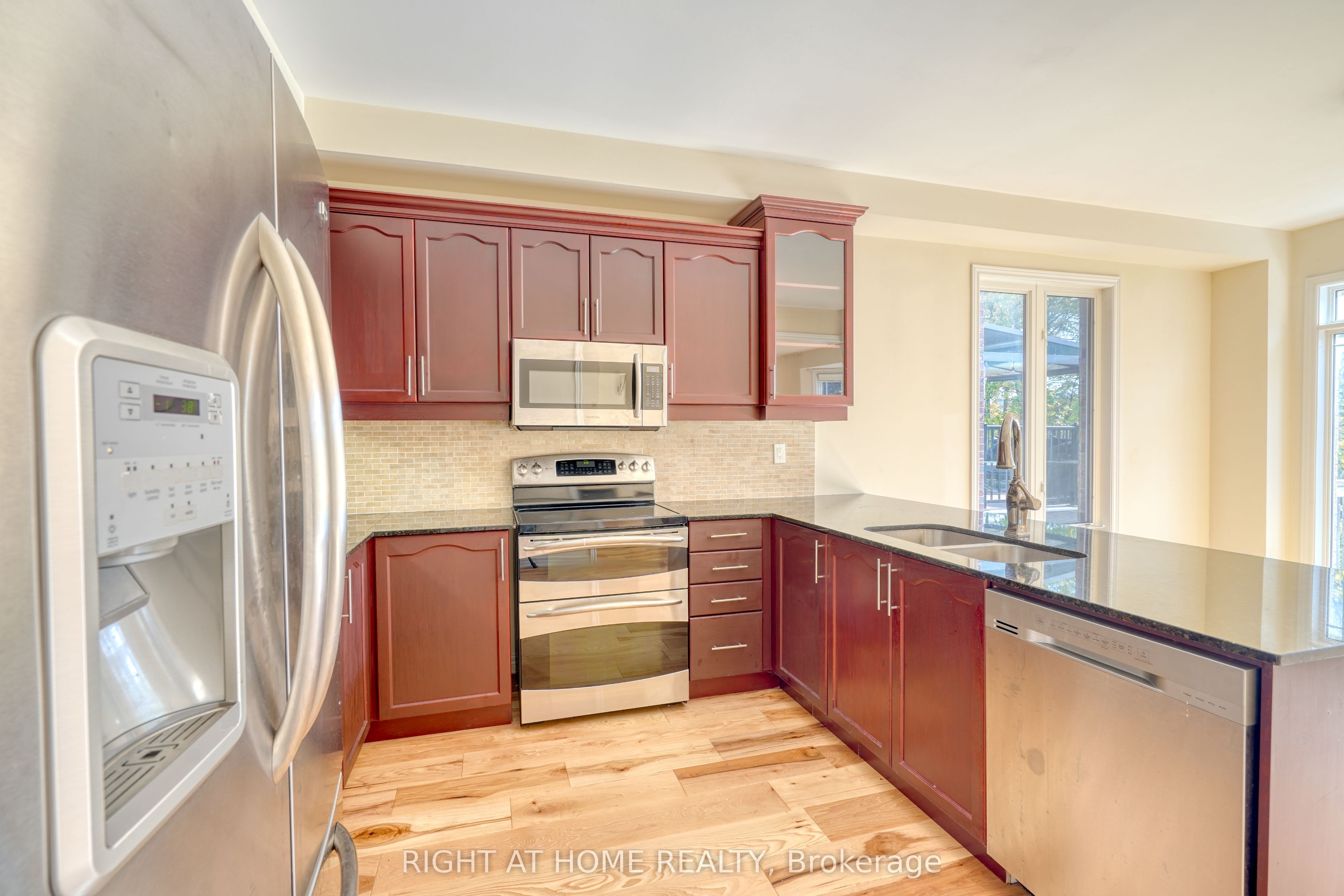 171 Maurier Boulevard Property Photo 14
