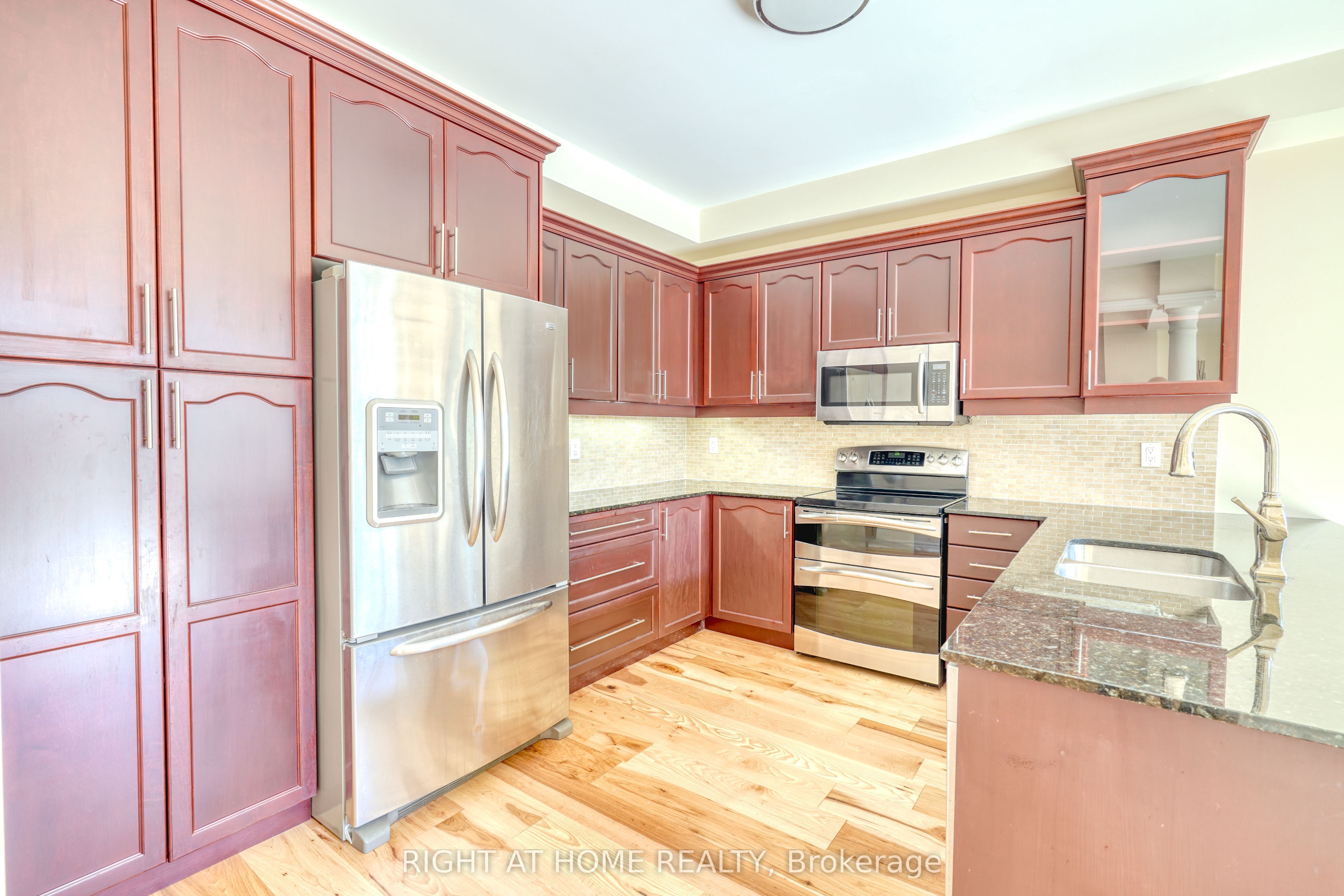 171 Maurier Boulevard Property Photo 15