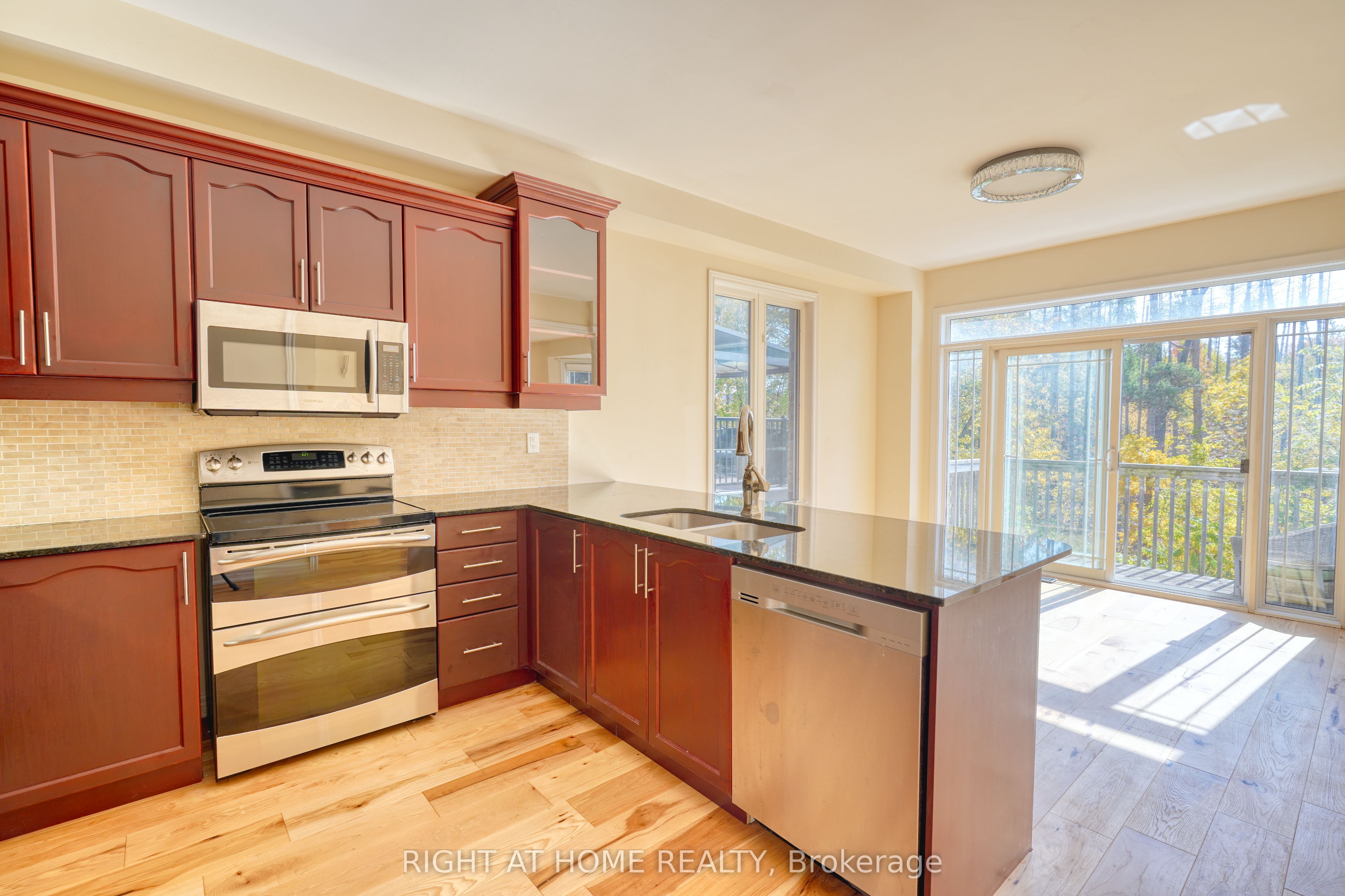 171 Maurier Boulevard Property Photo 16