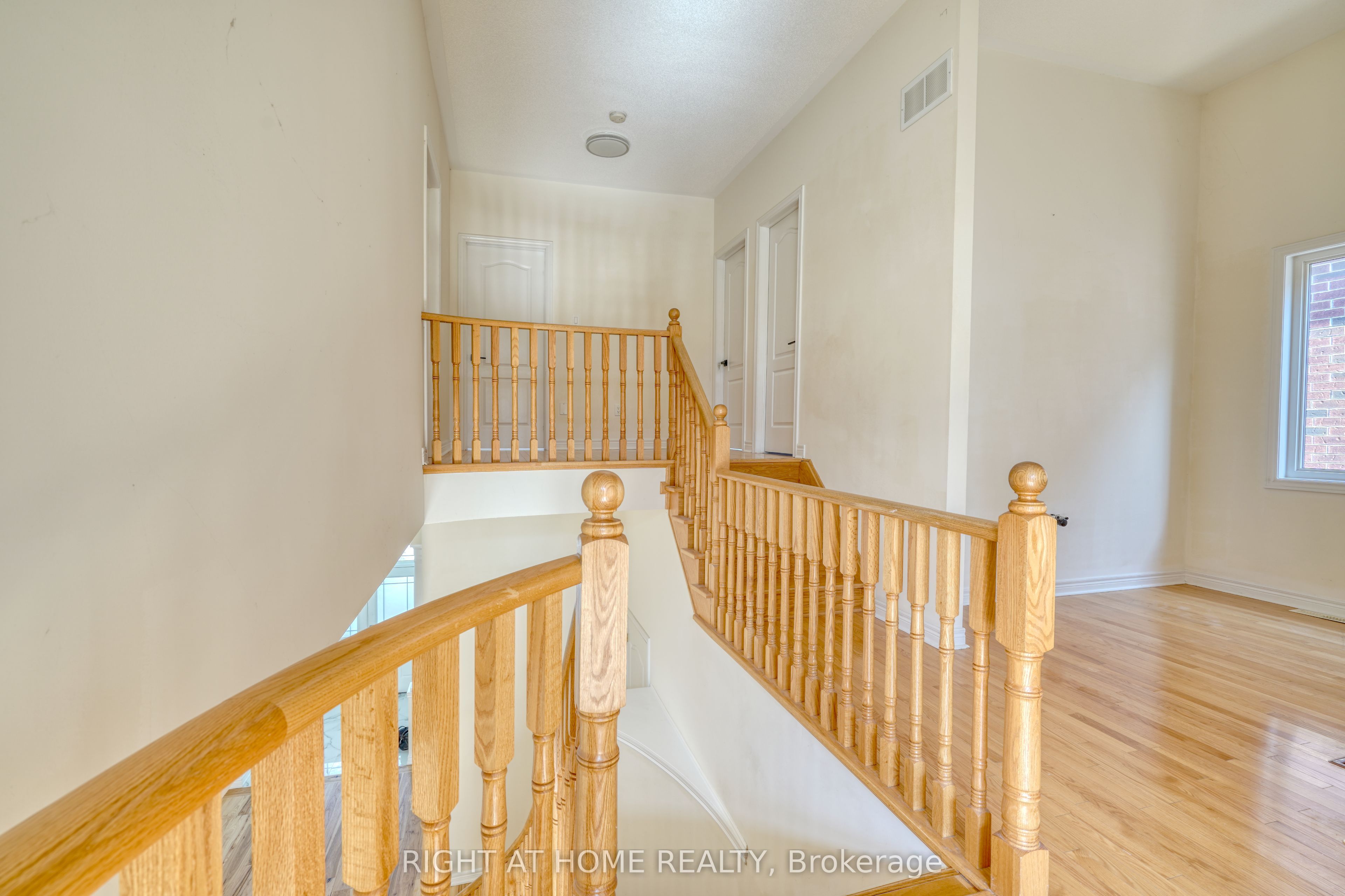 171 Maurier Boulevard Property Photo 20