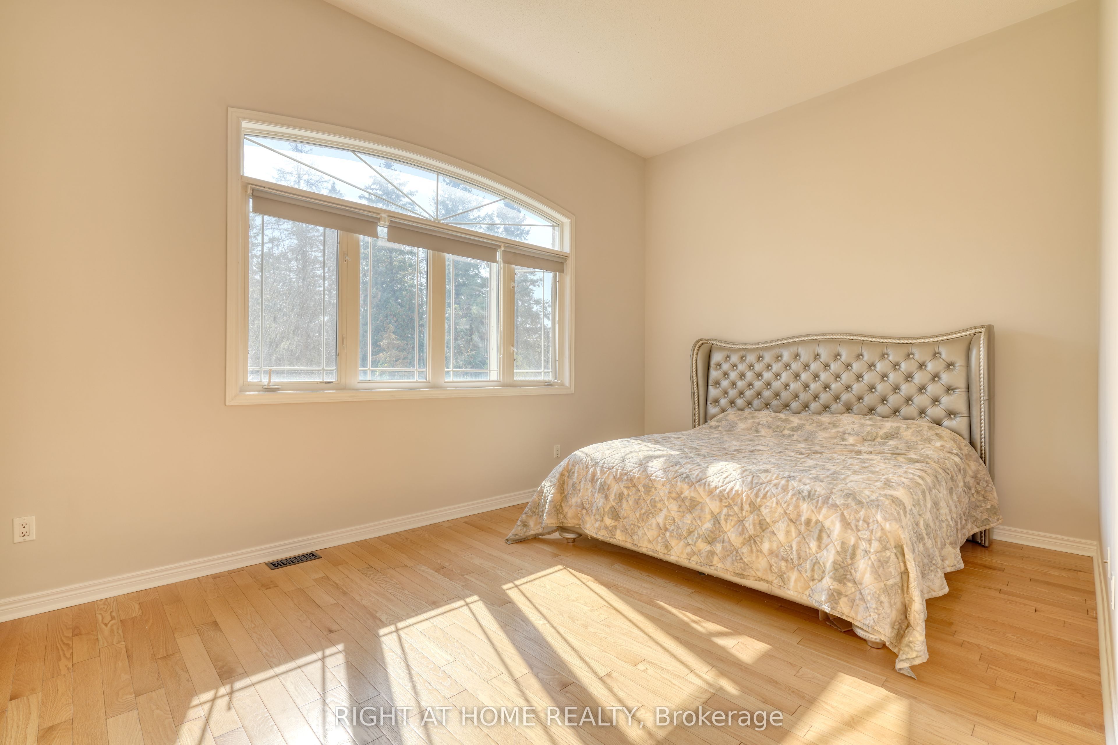 171 Maurier Boulevard Property Photo 21