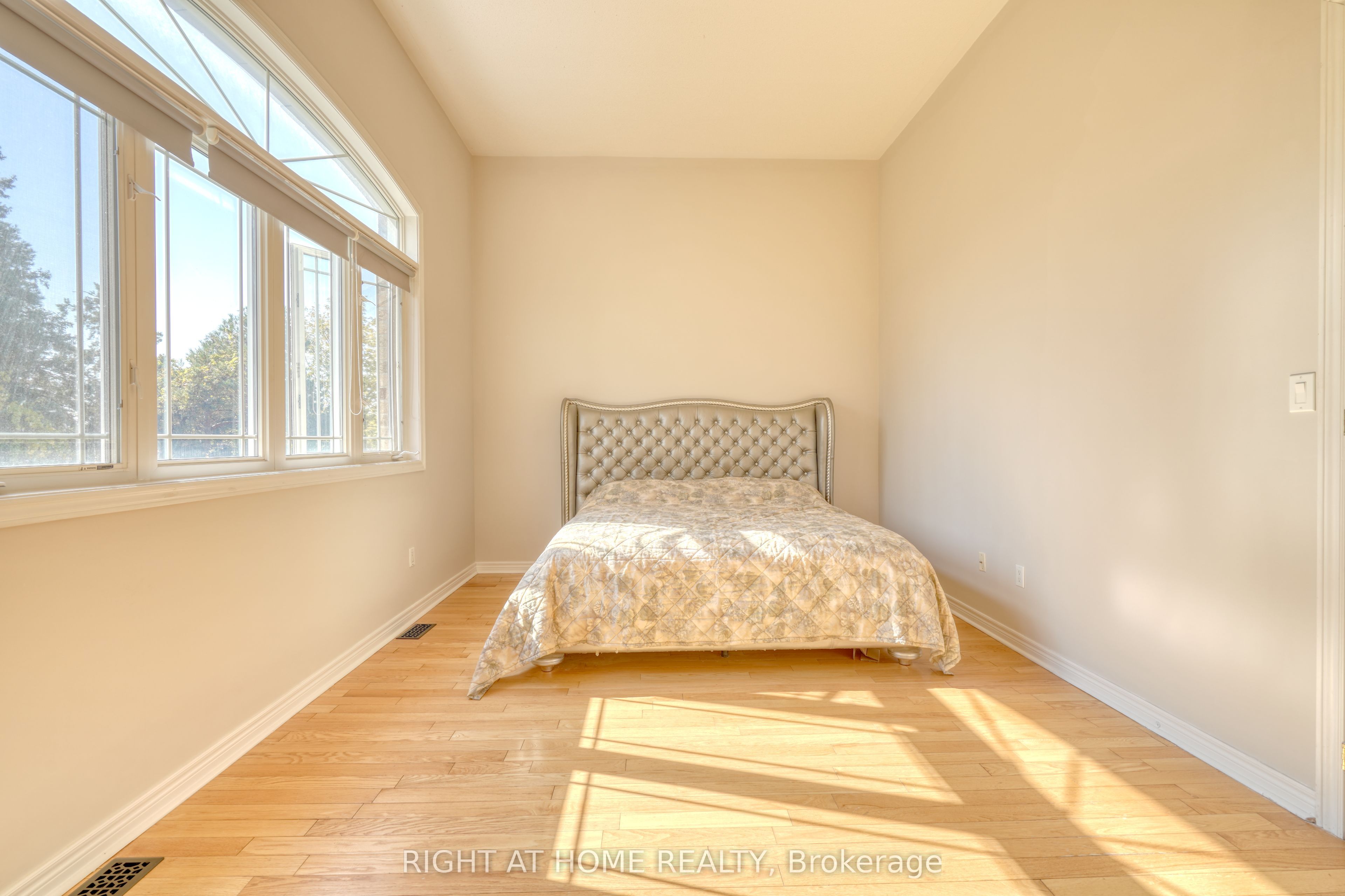 171 Maurier Boulevard Property Photo 22