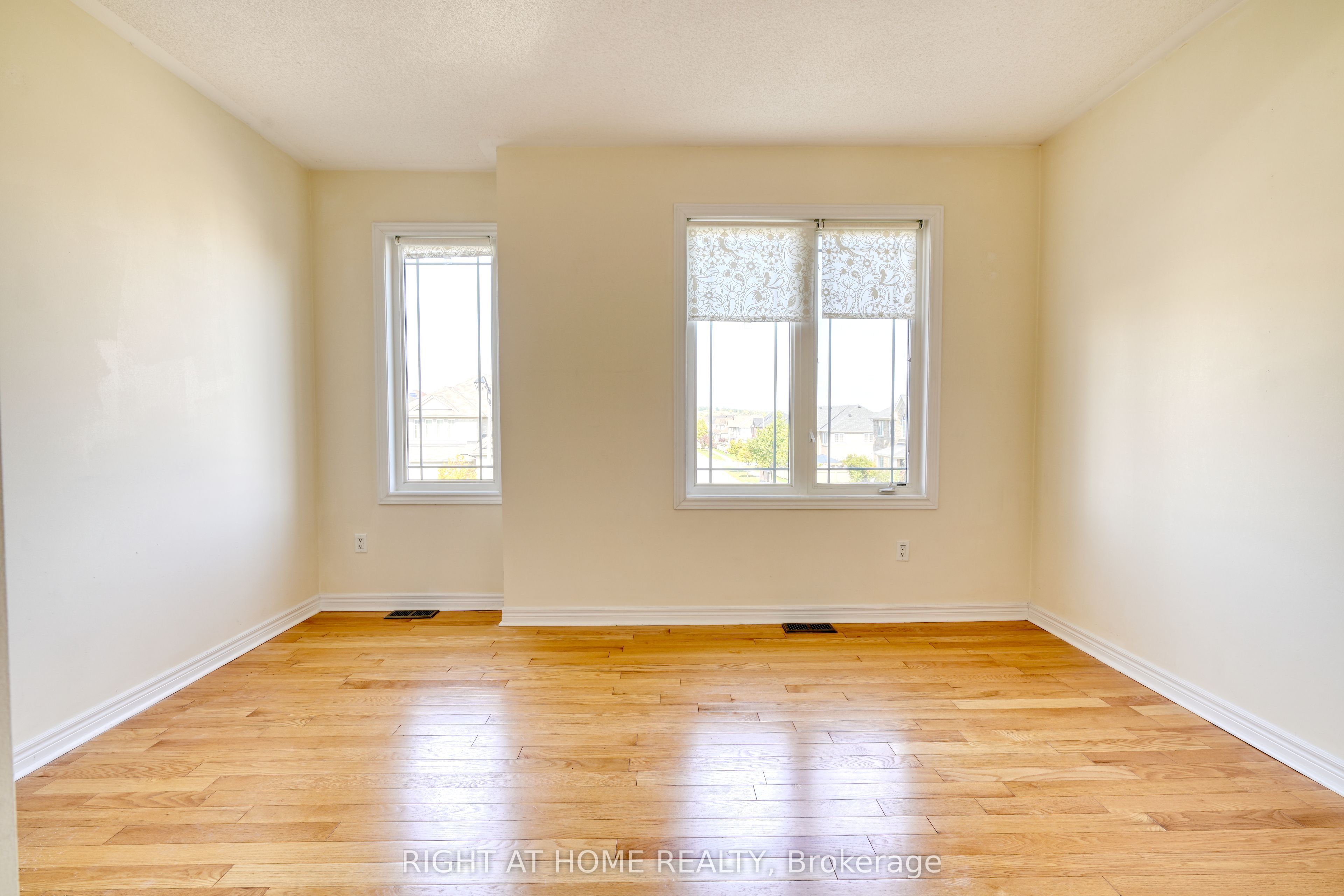171 Maurier Boulevard Property Photo 25