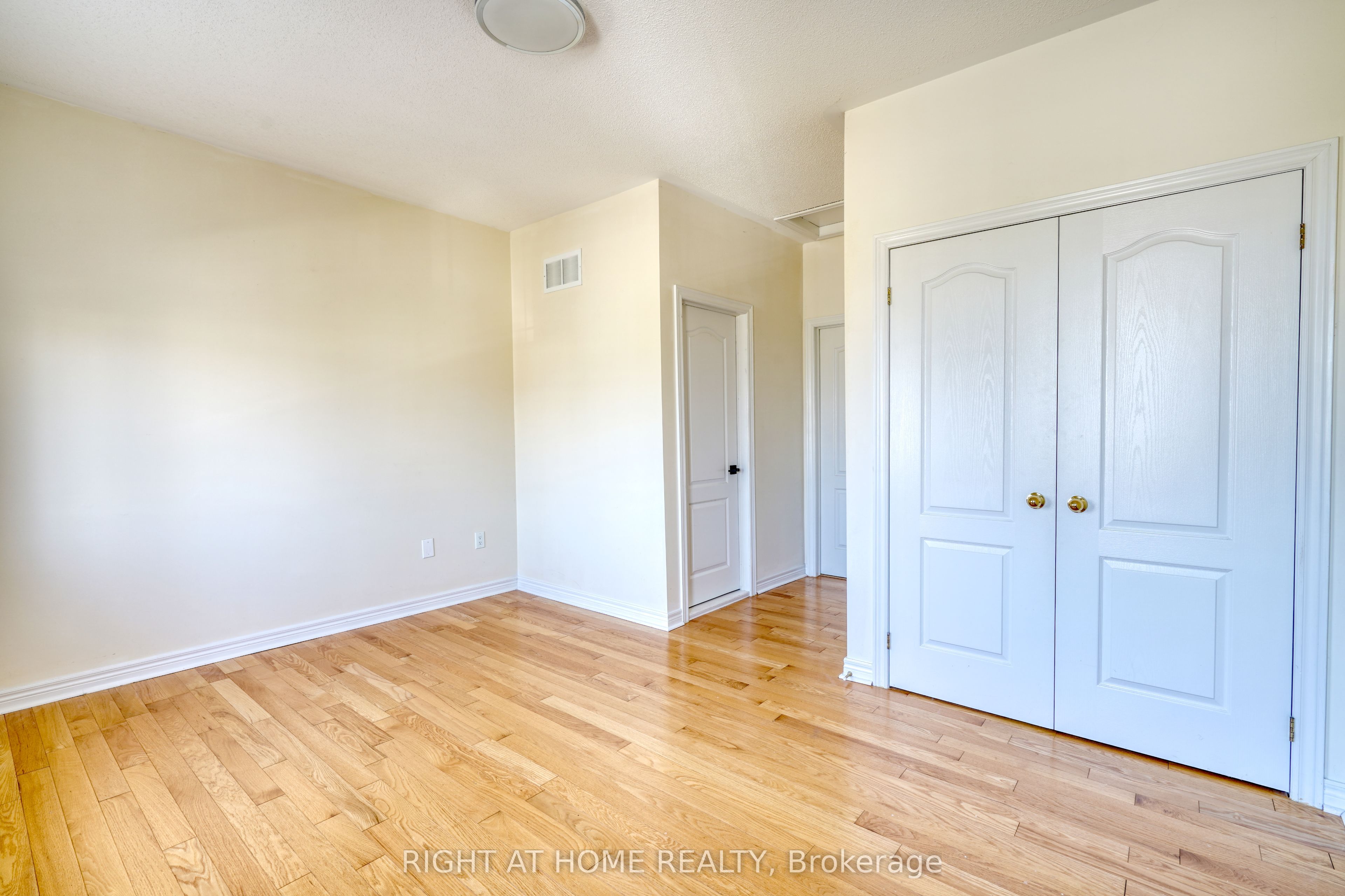 171 Maurier Boulevard Property Photo 26