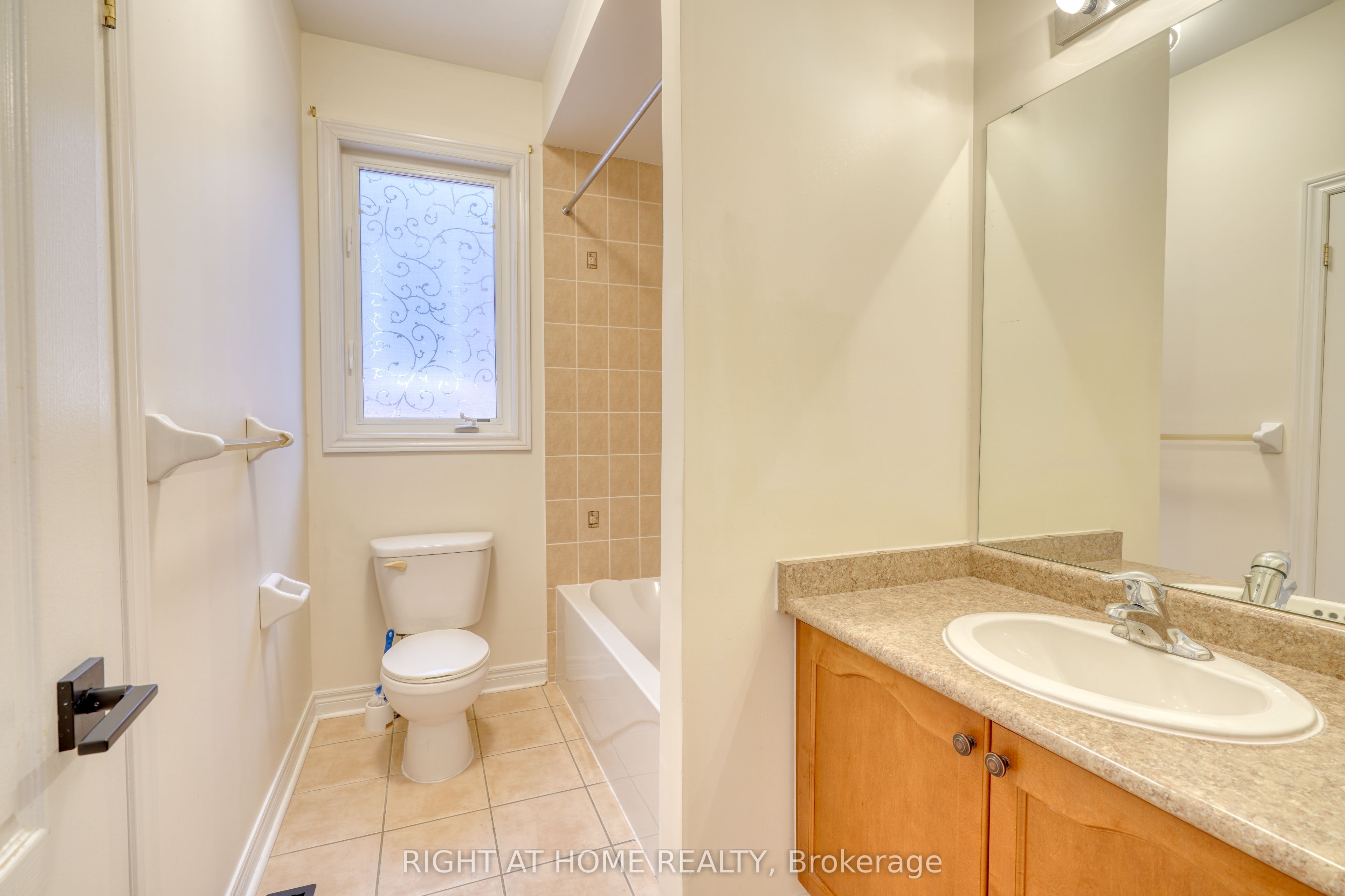 171 Maurier Boulevard Property Photo 27