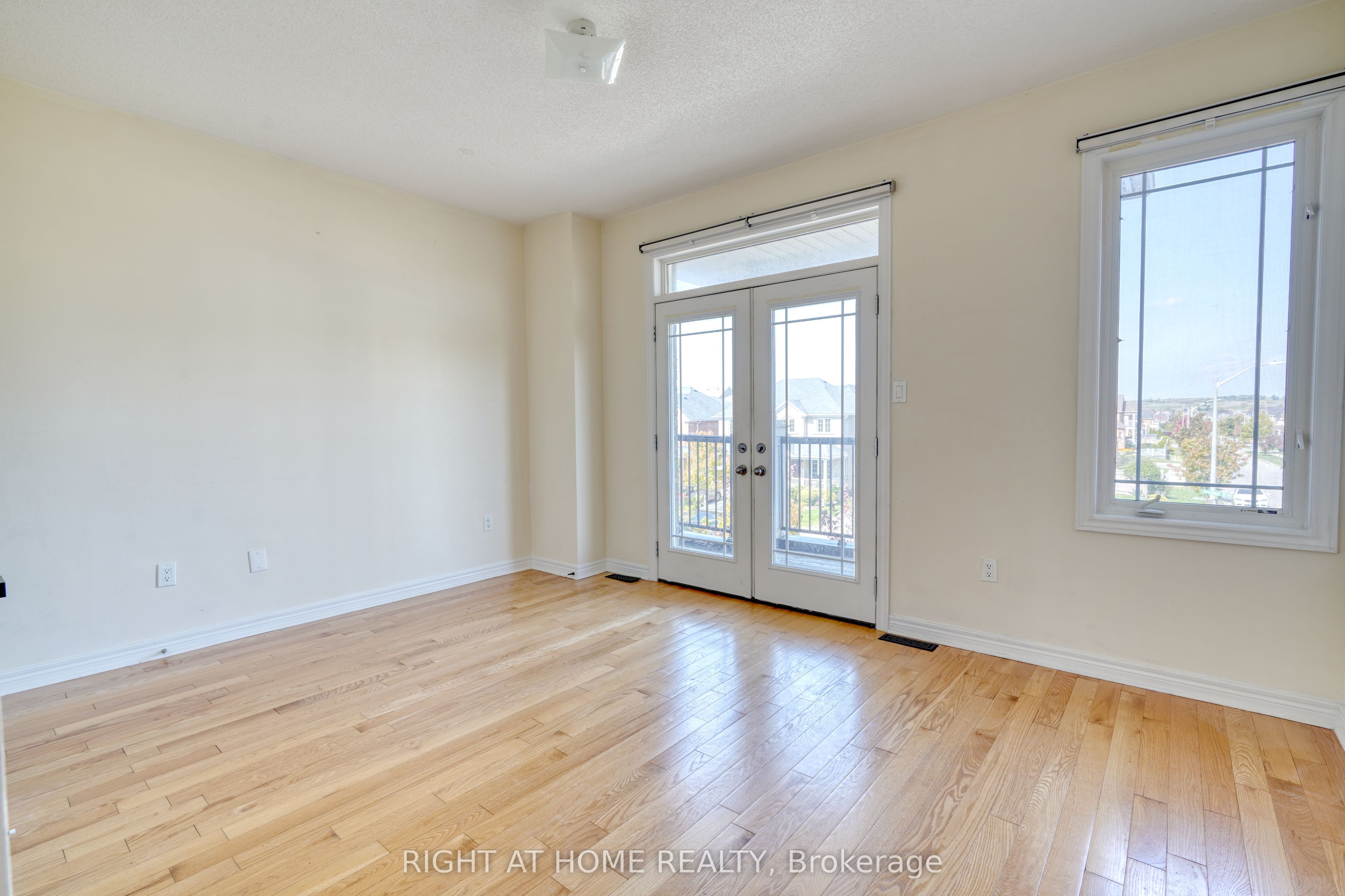 171 Maurier Boulevard Property Photo 28