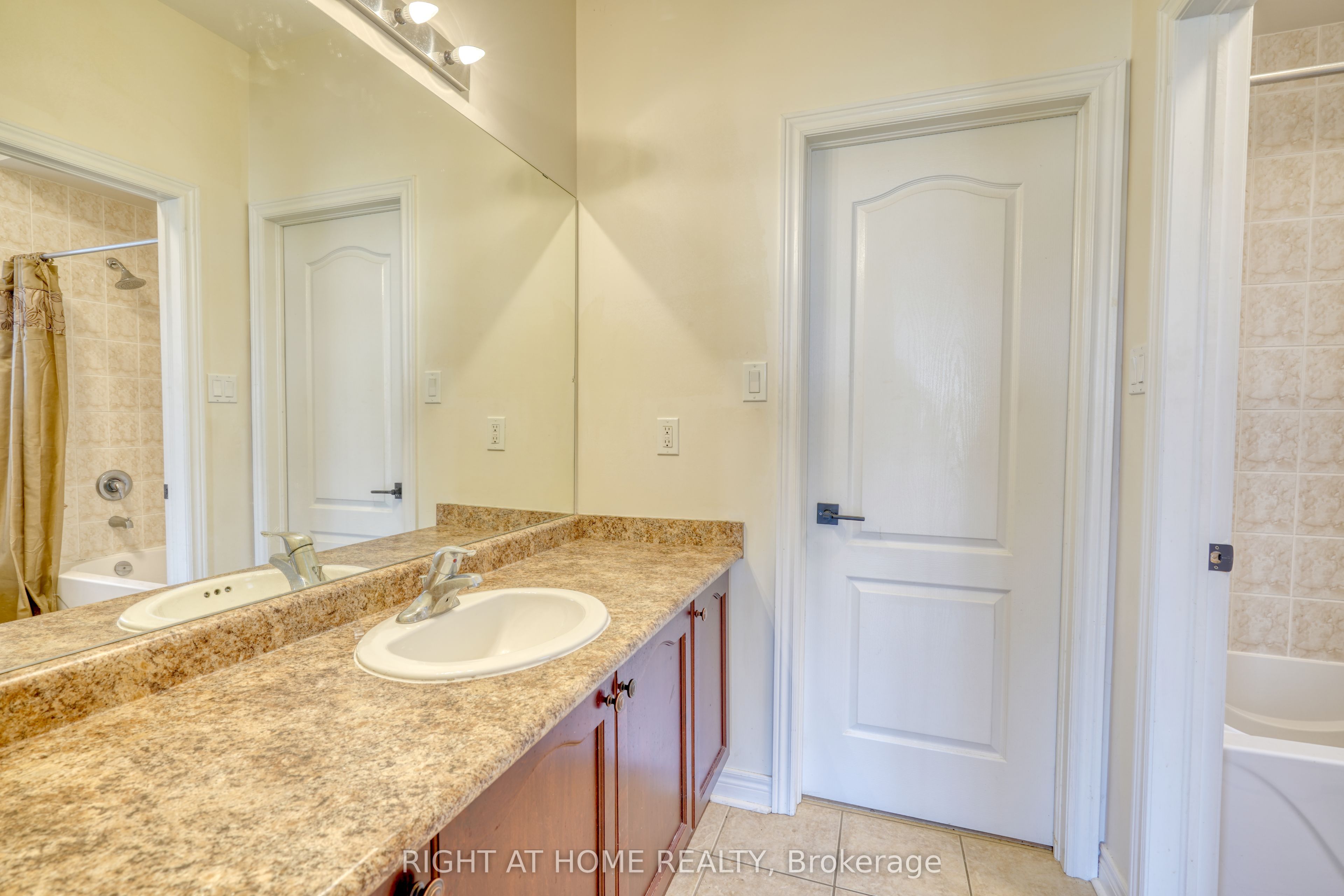 171 Maurier Boulevard Property Photo 29