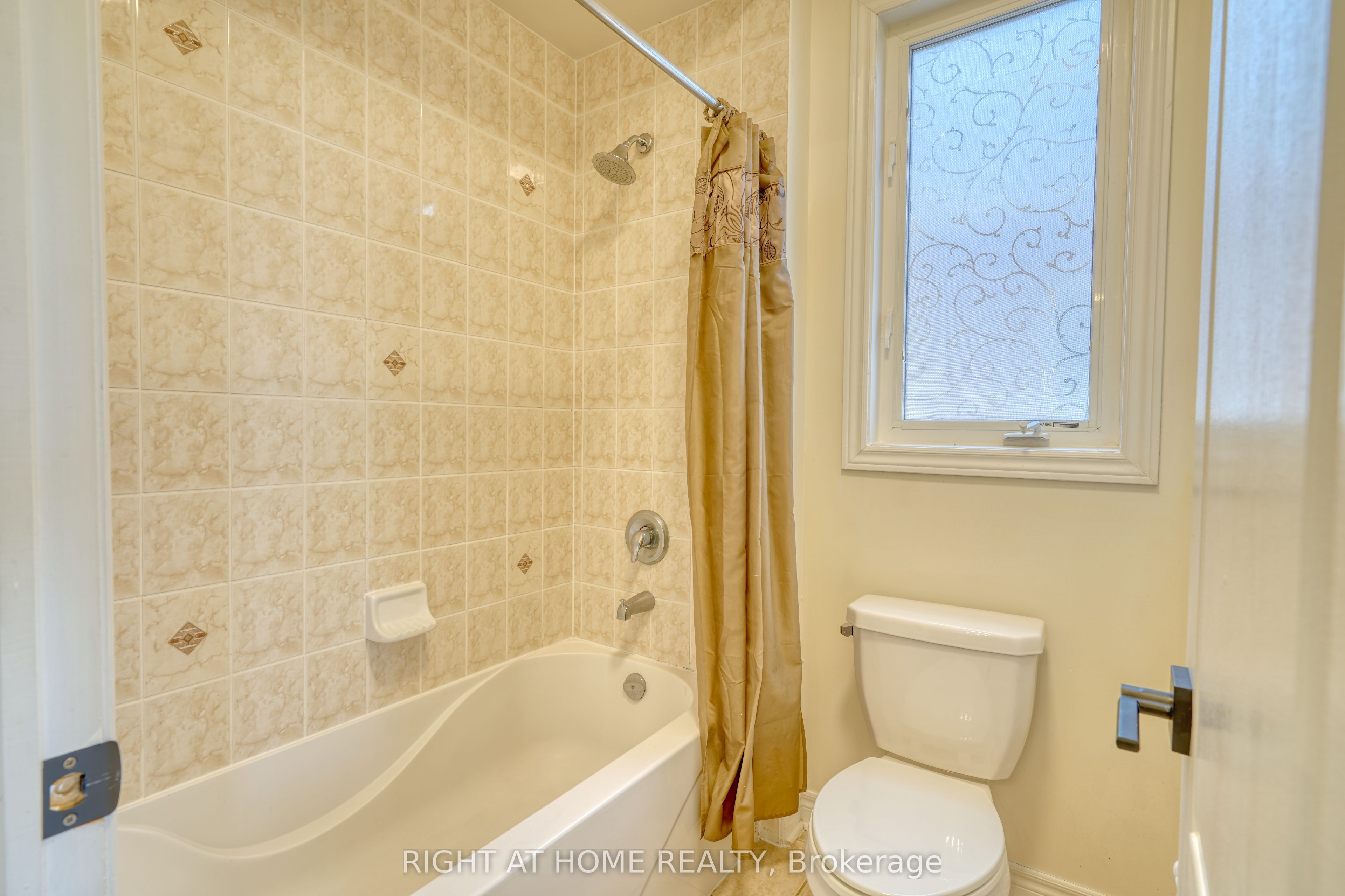 171 Maurier Boulevard Property Photo 30