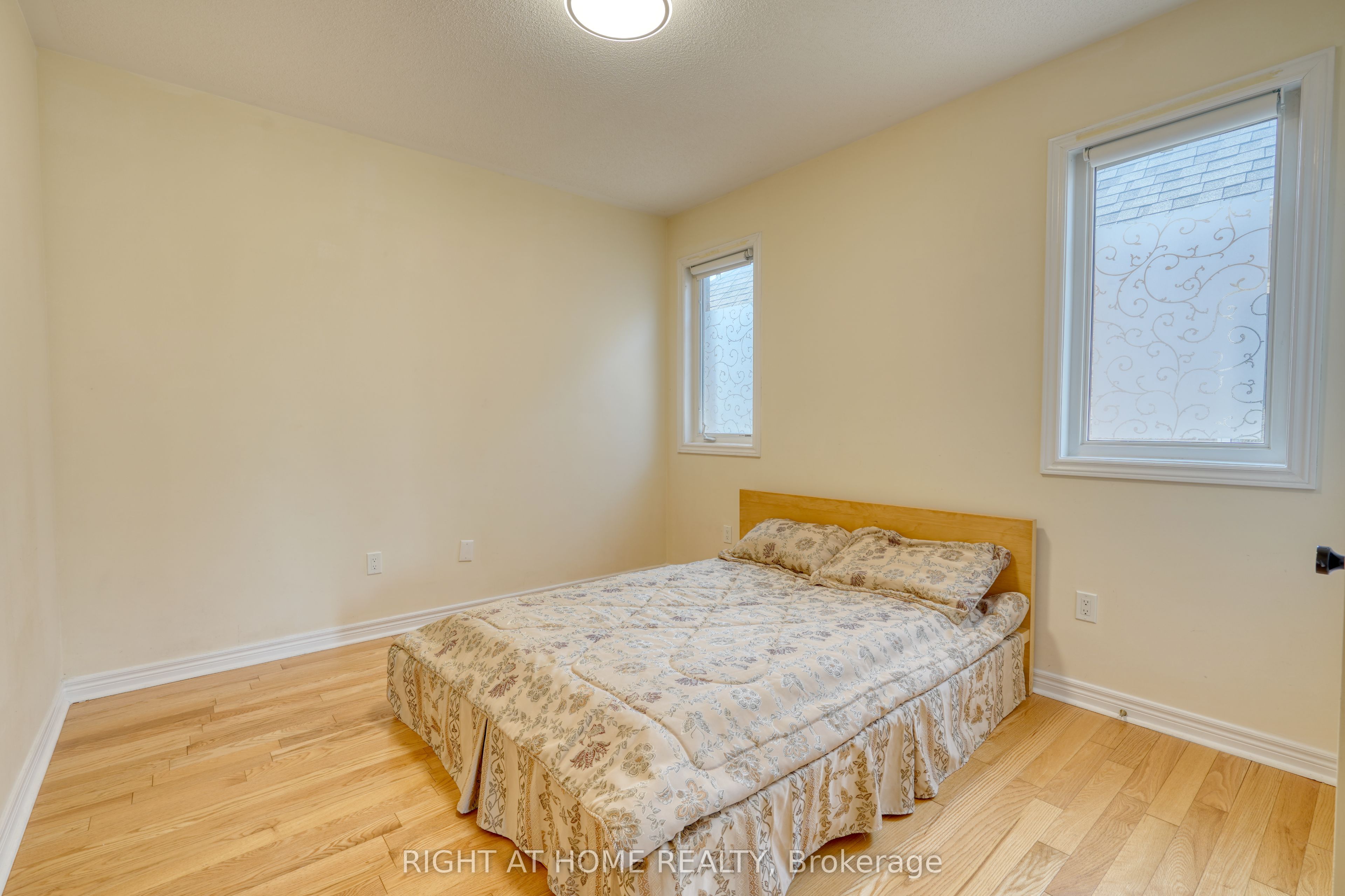 171 Maurier Boulevard Property Photo 31