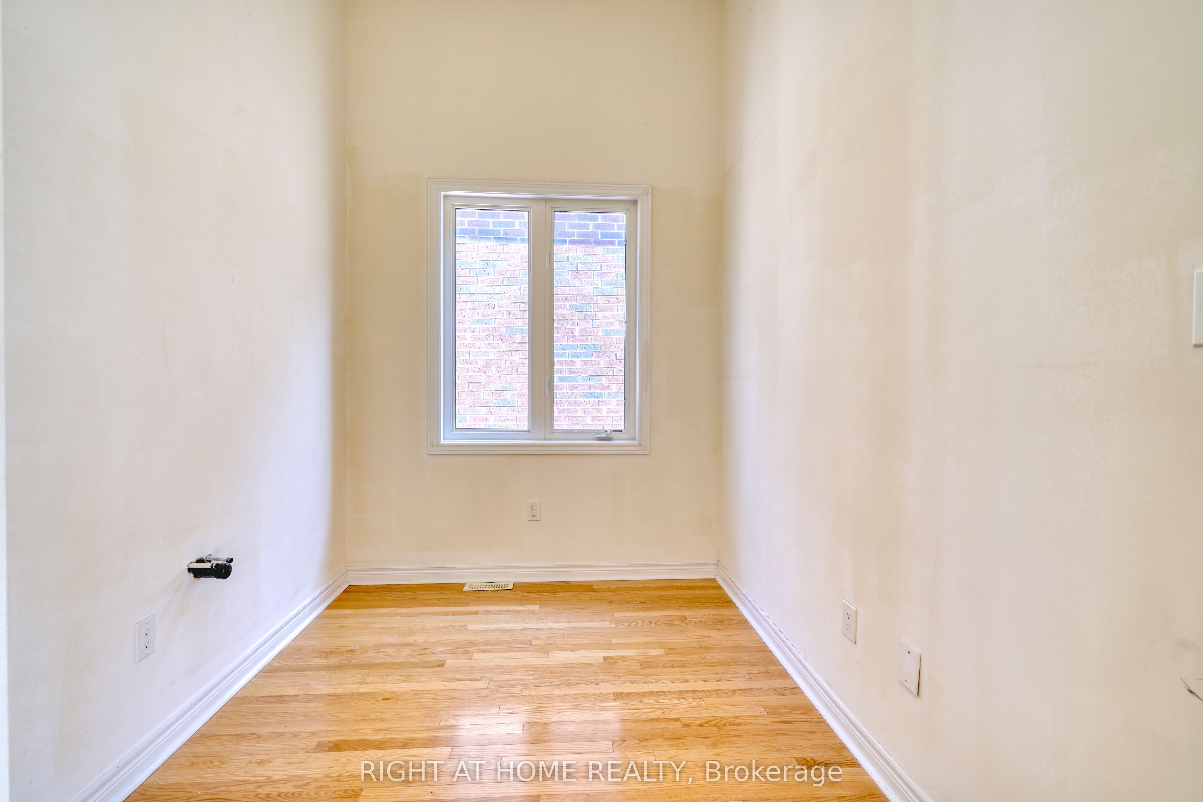 171 Maurier Boulevard Property Photo 33