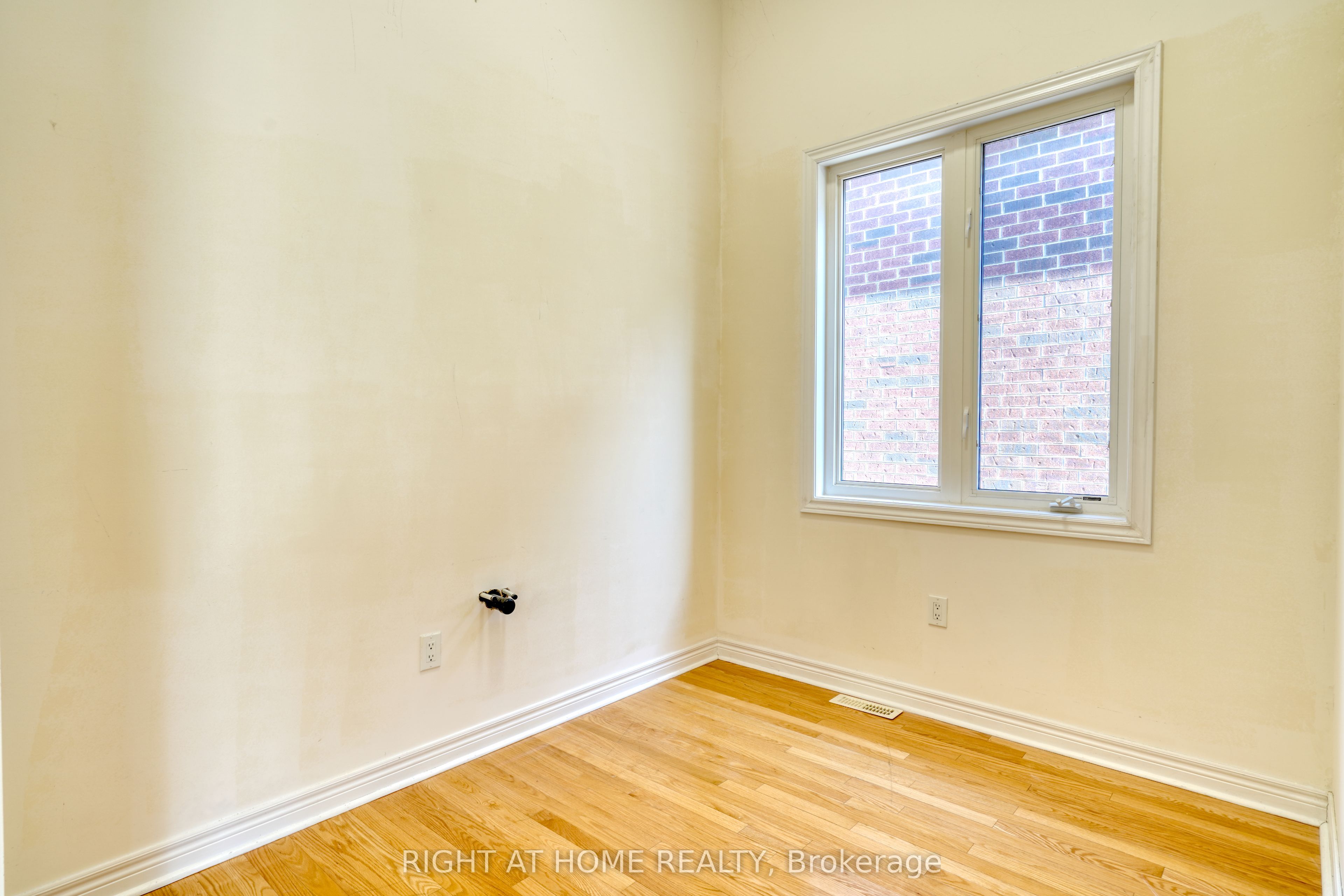 171 Maurier Boulevard Property Photo 34