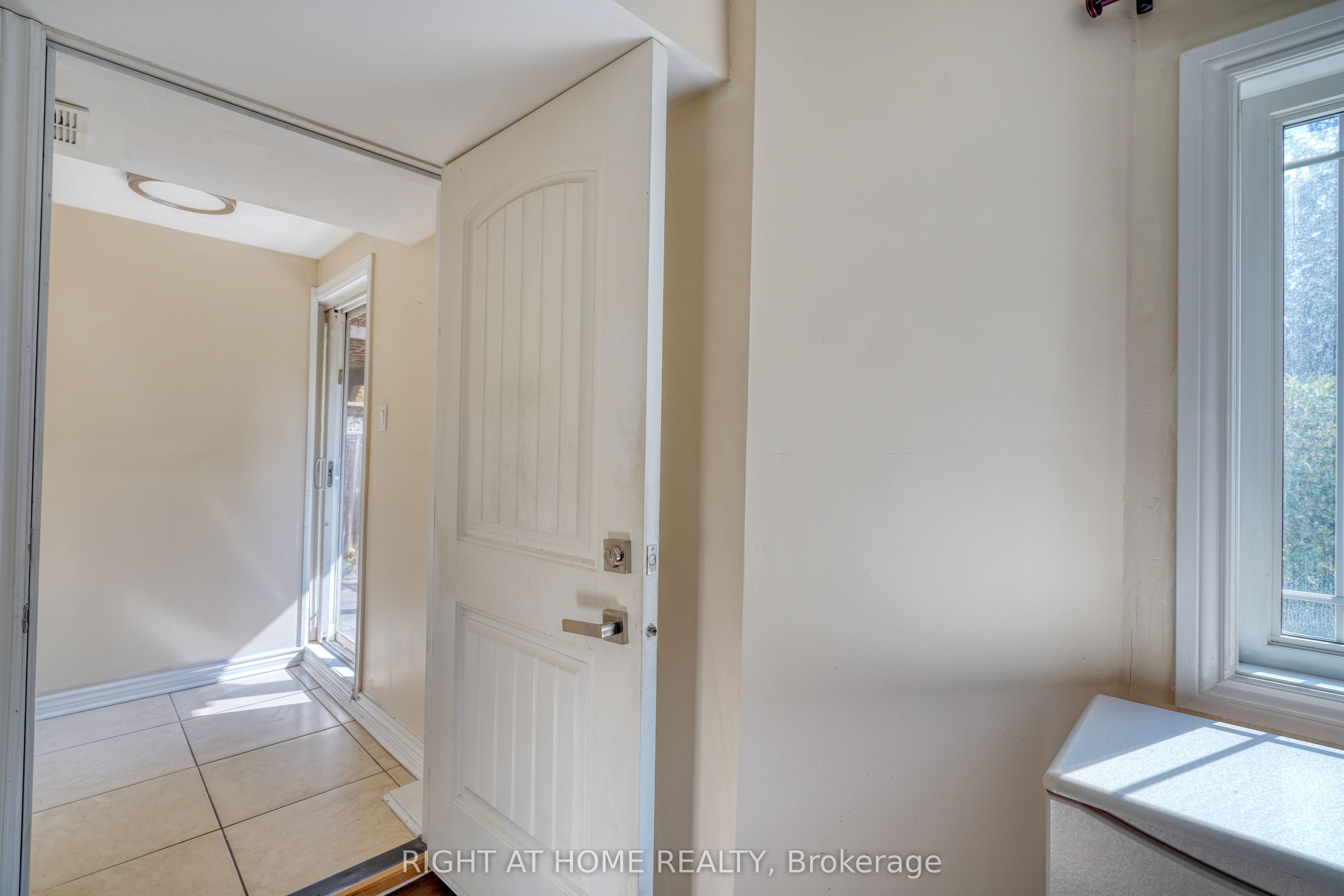 171 Maurier Boulevard Property Photo 35