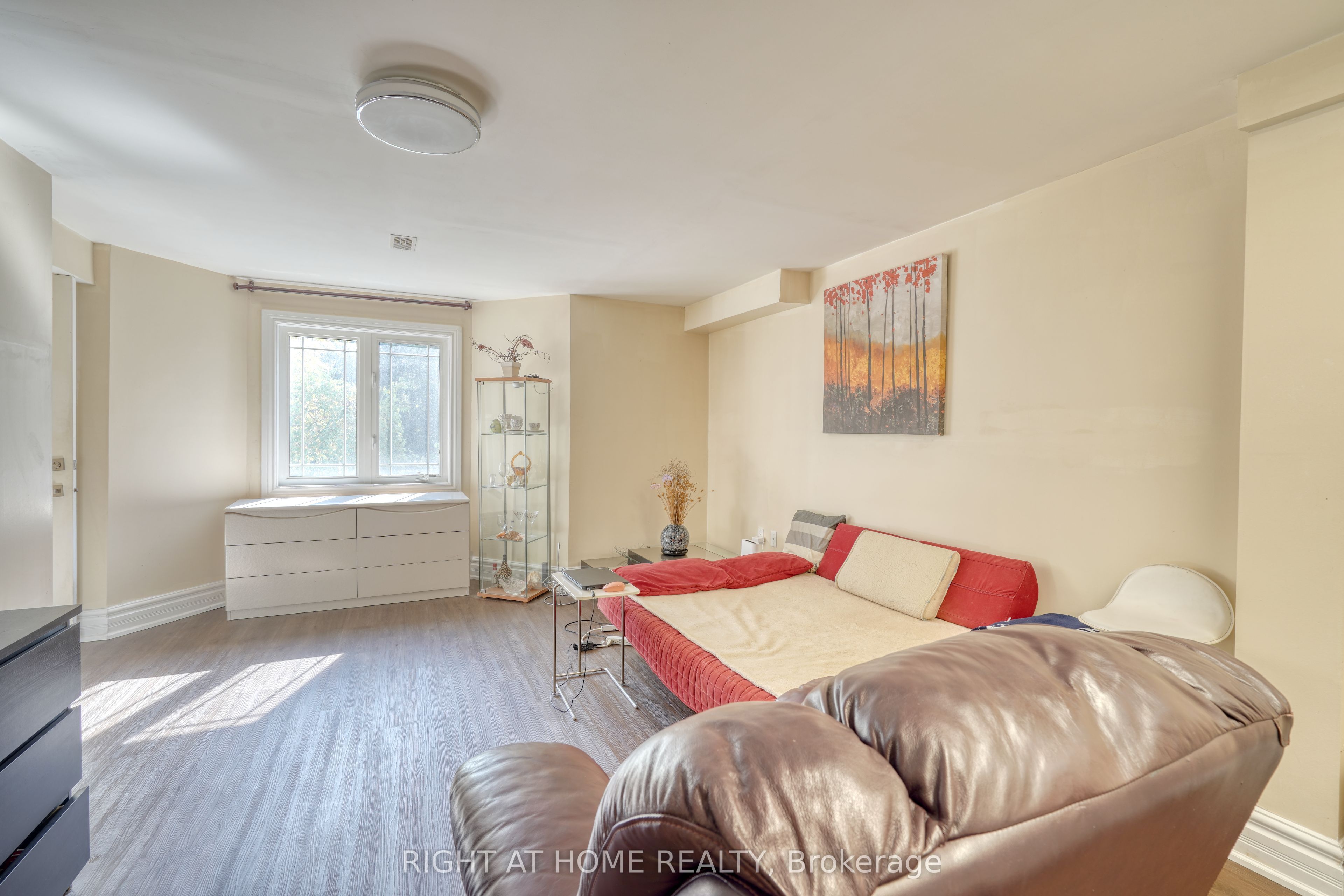 171 Maurier Boulevard Property Photo 36