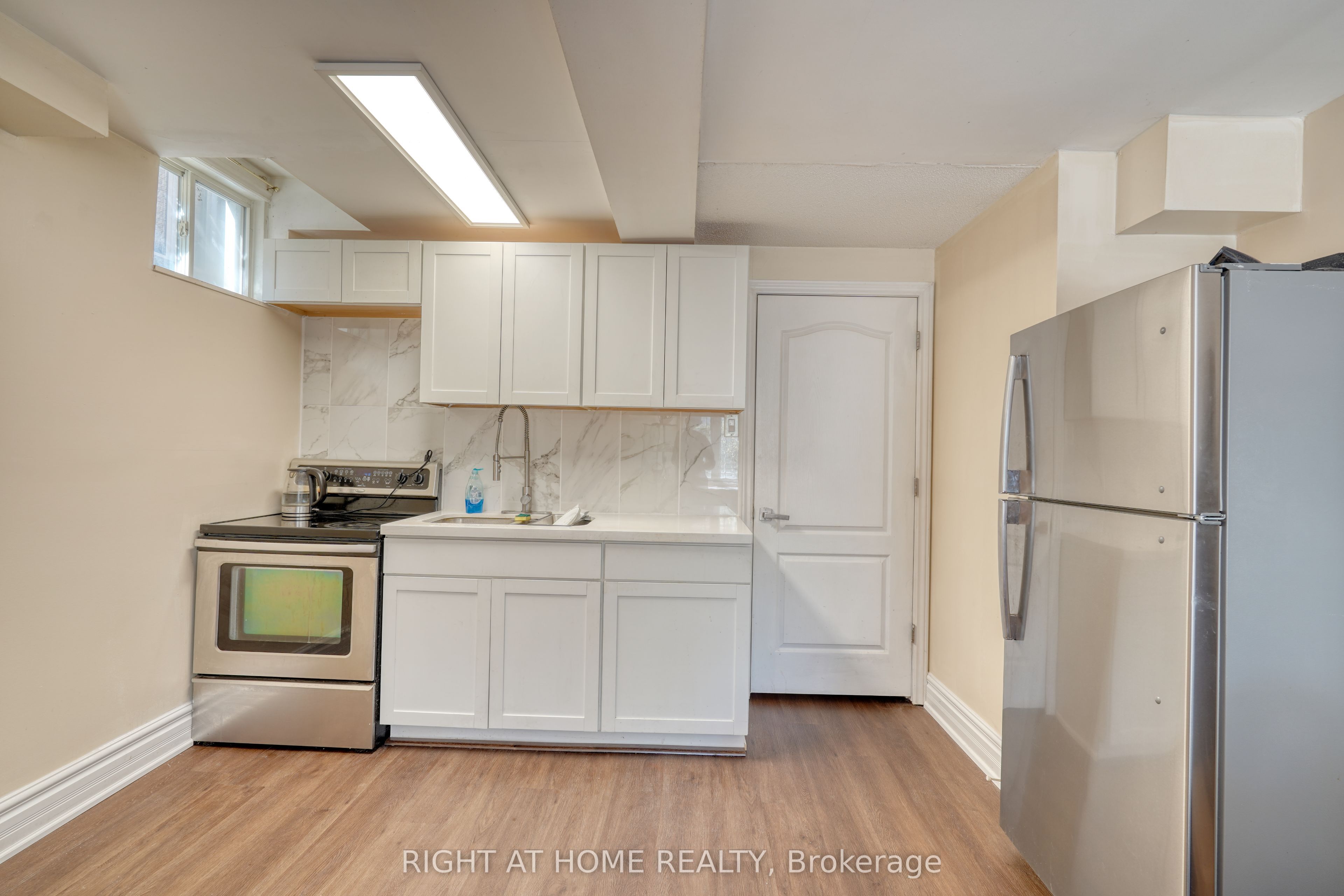 171 Maurier Boulevard Property Photo 38