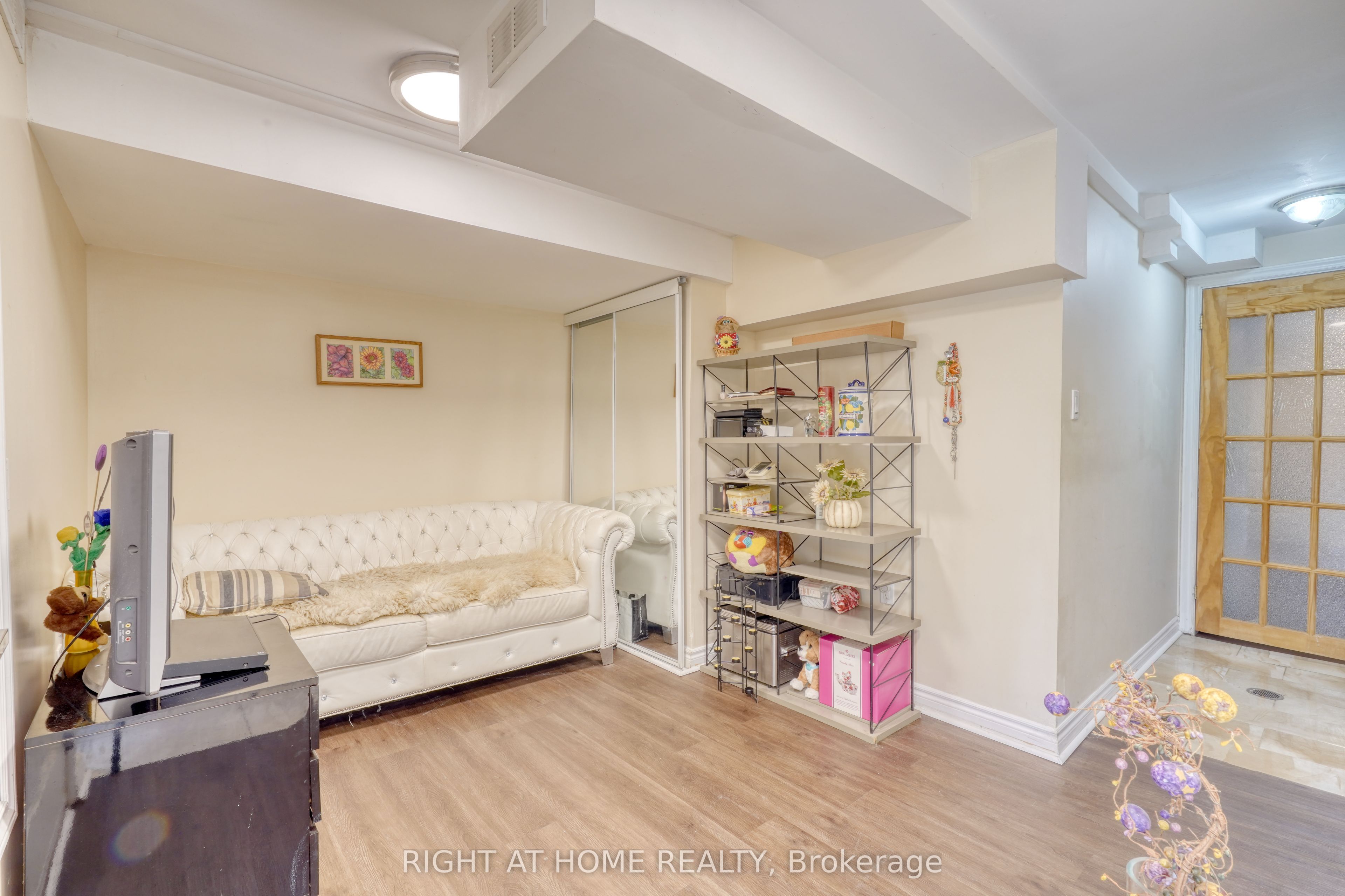 171 Maurier Boulevard Property Photo 44