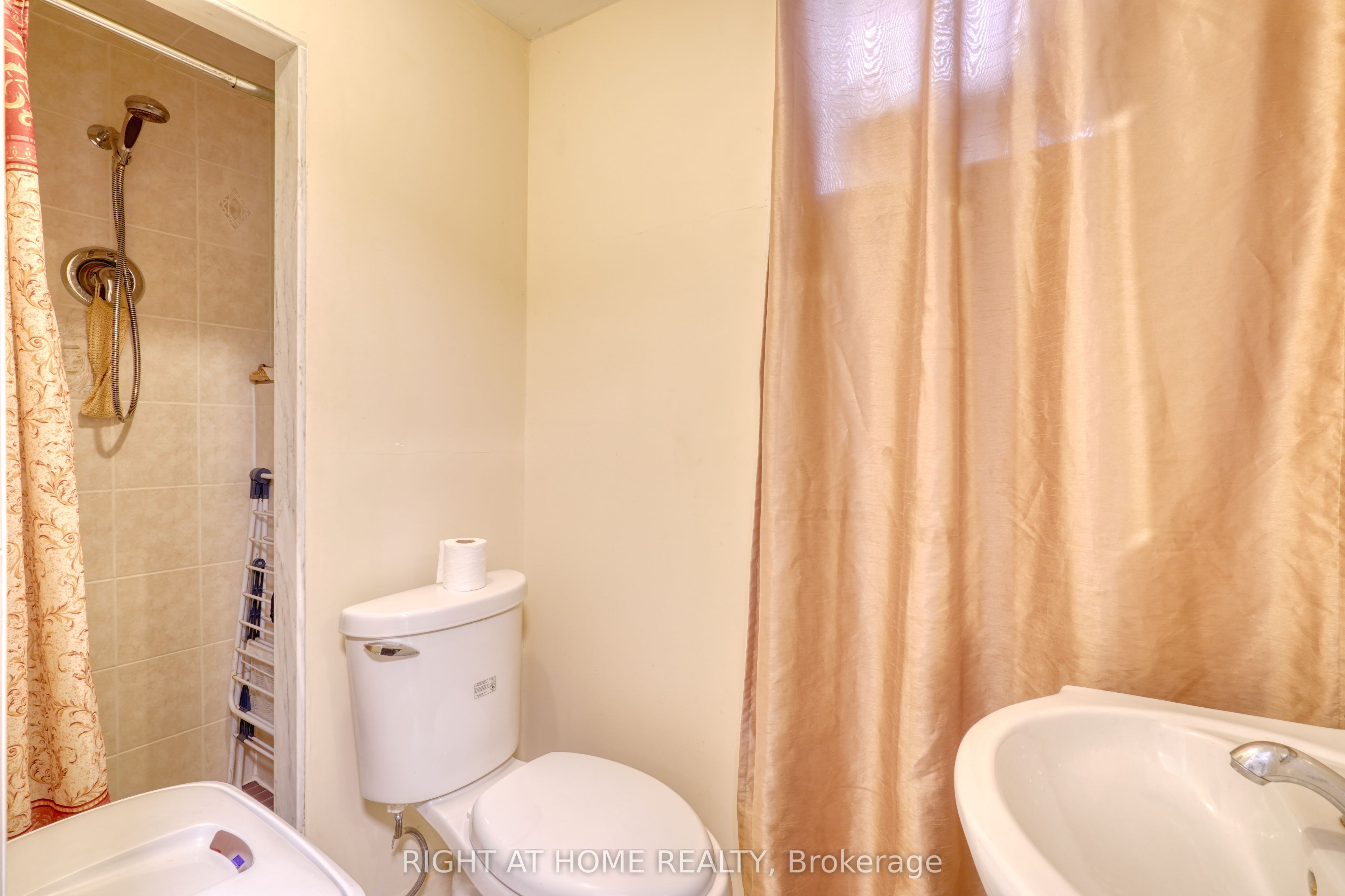 171 Maurier Boulevard Property Photo 45