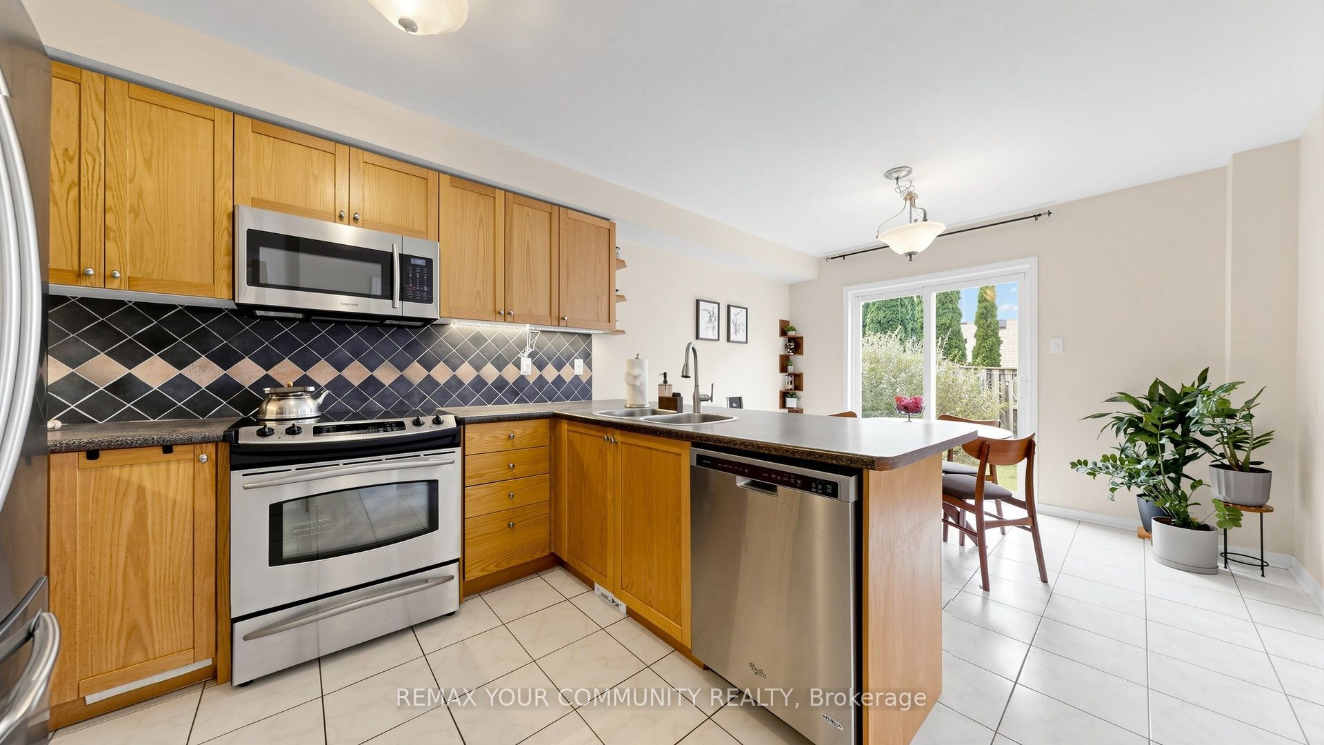 79 Red River Crescent Property Photo 22