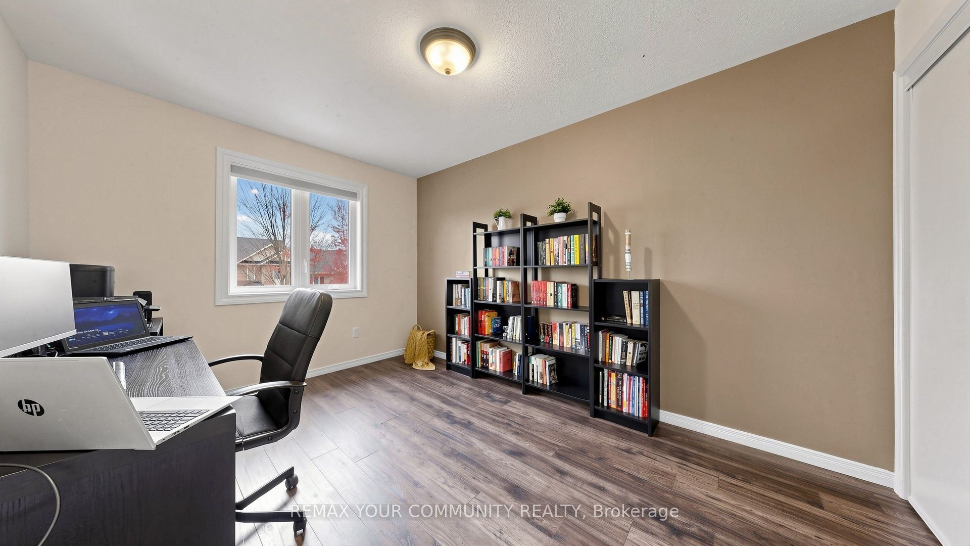 79 Red River Crescent Property Photo 31