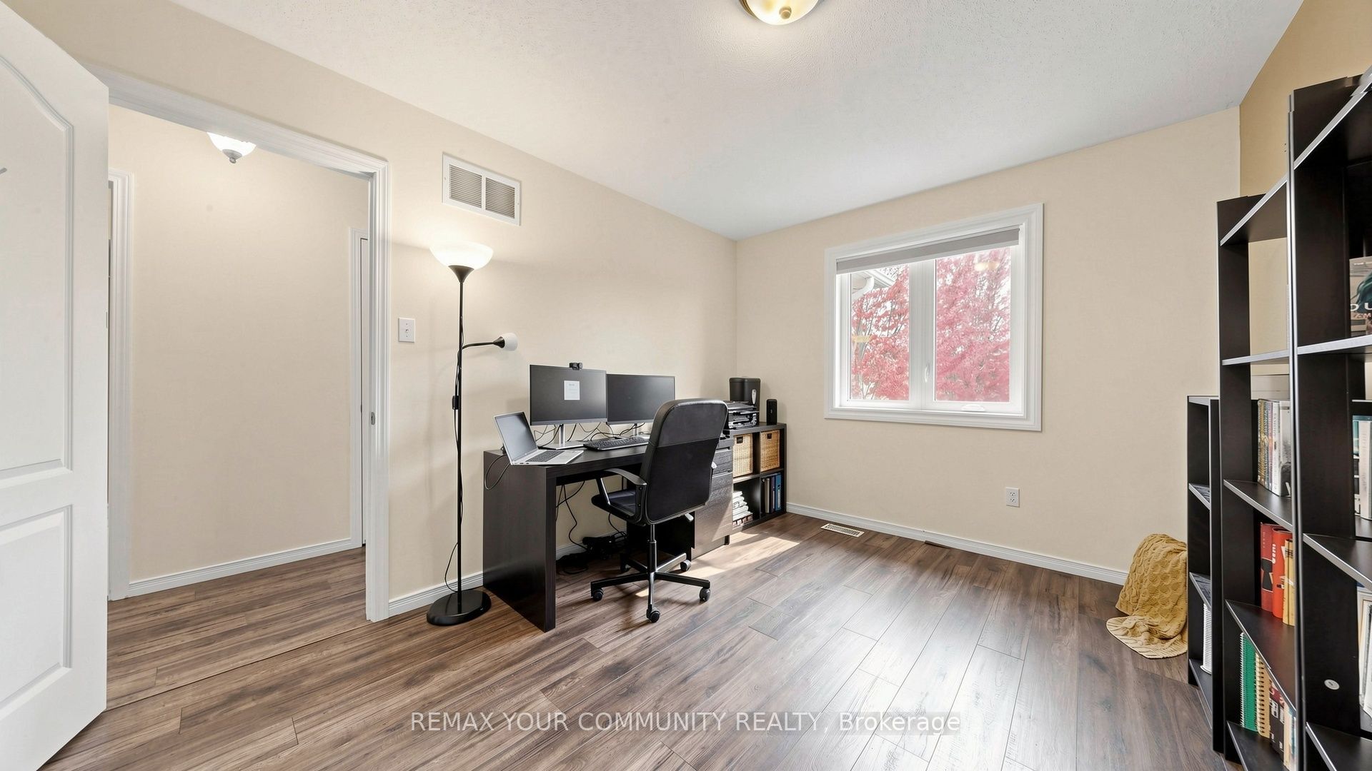 79 Red River Crescent Property Photo 32