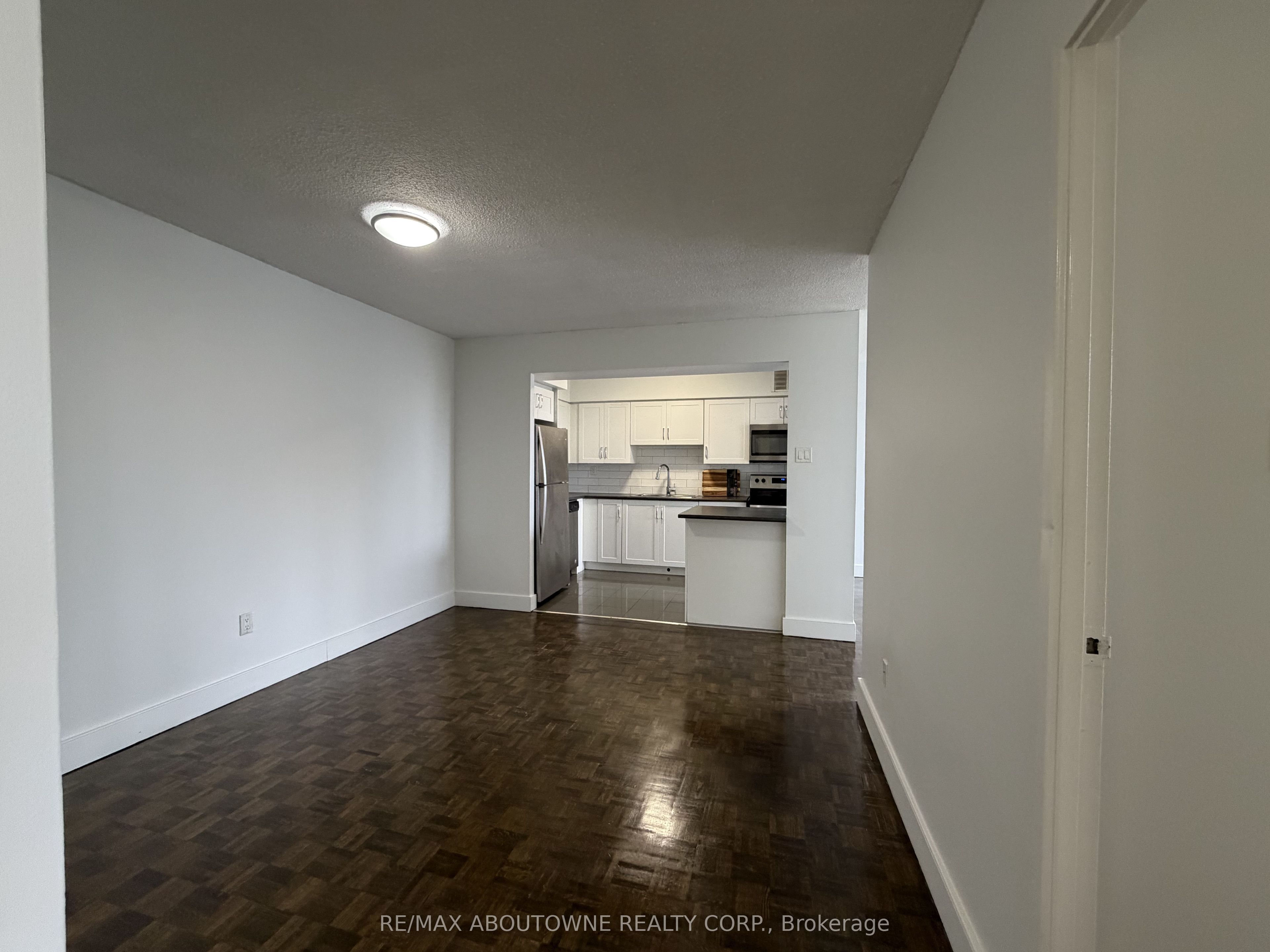 147 Wellington Street W 205 Property Photo 2