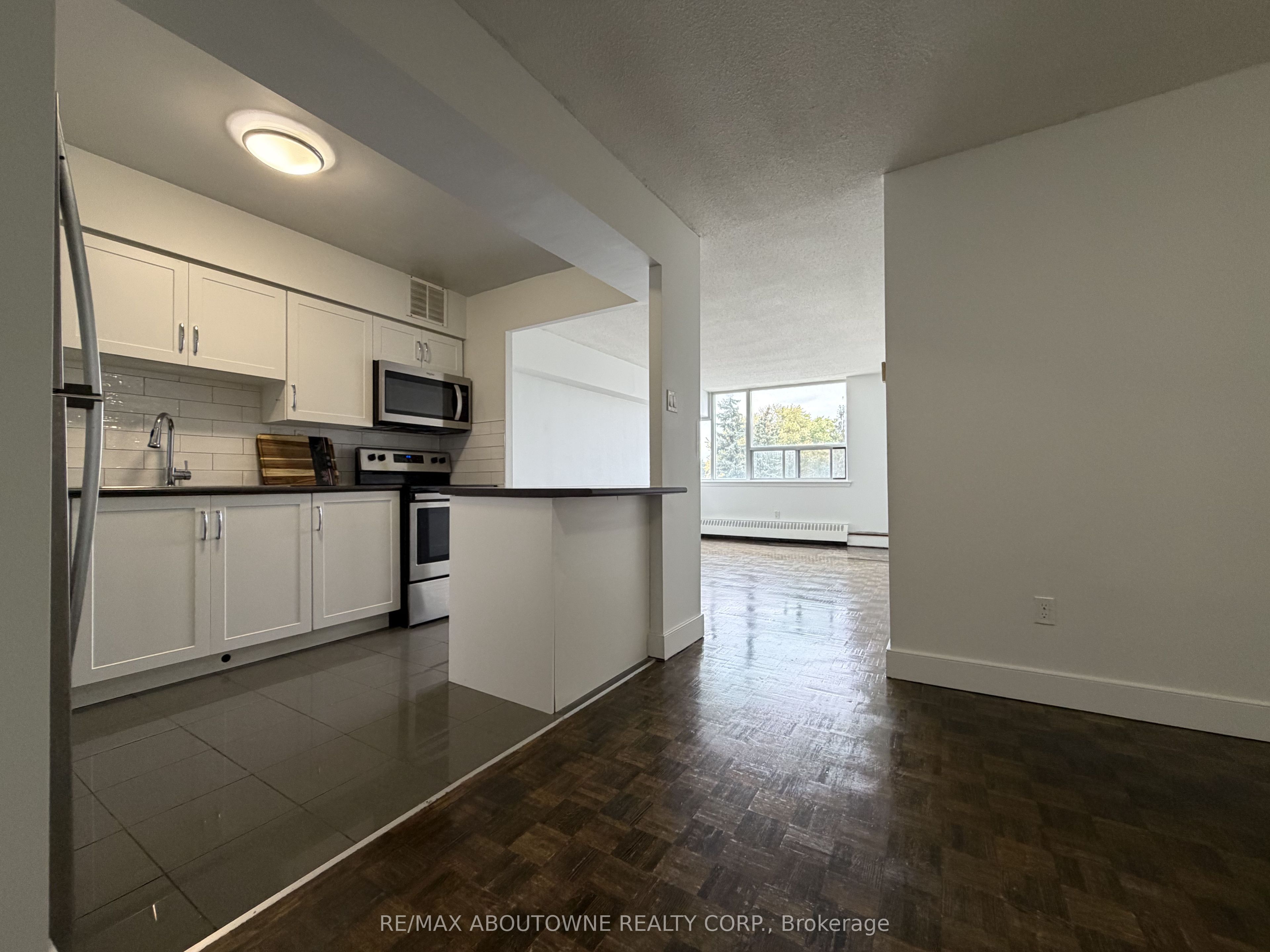 147 Wellington Street W 205 Property Photo 3