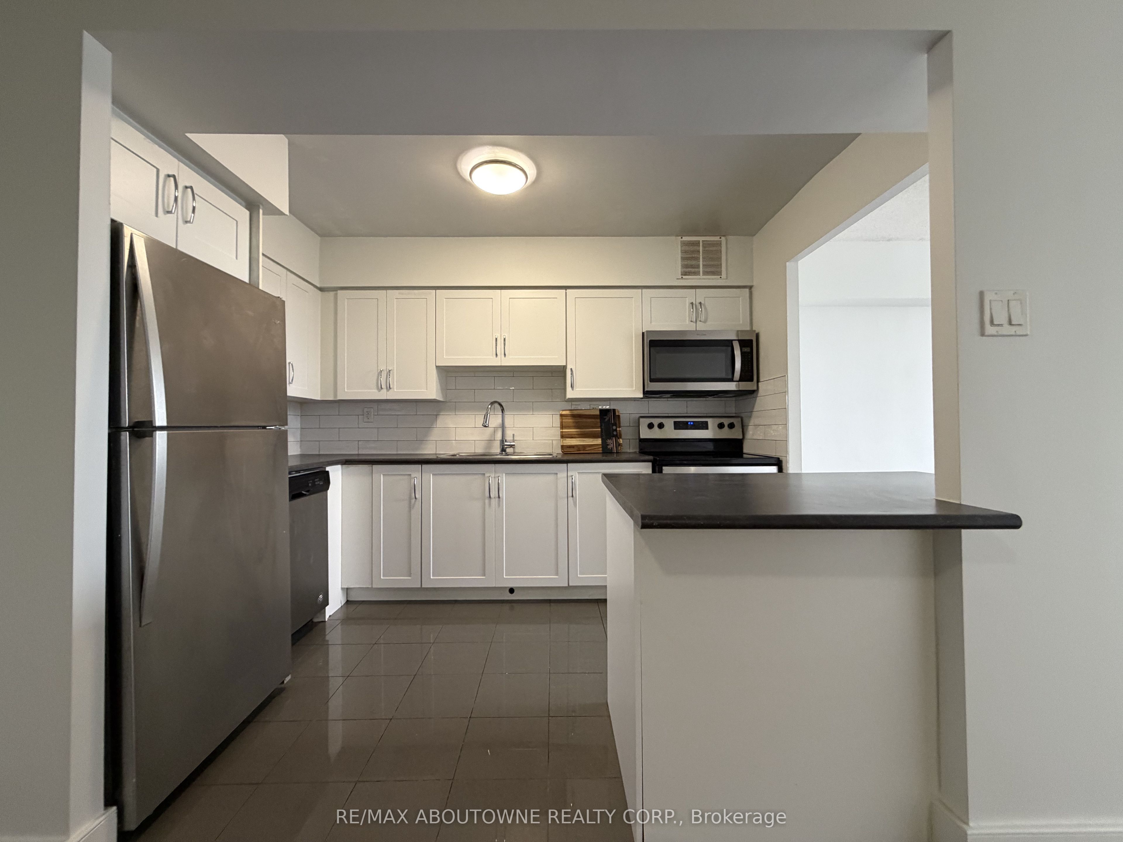 147 Wellington Street W 205 Property Photo 4