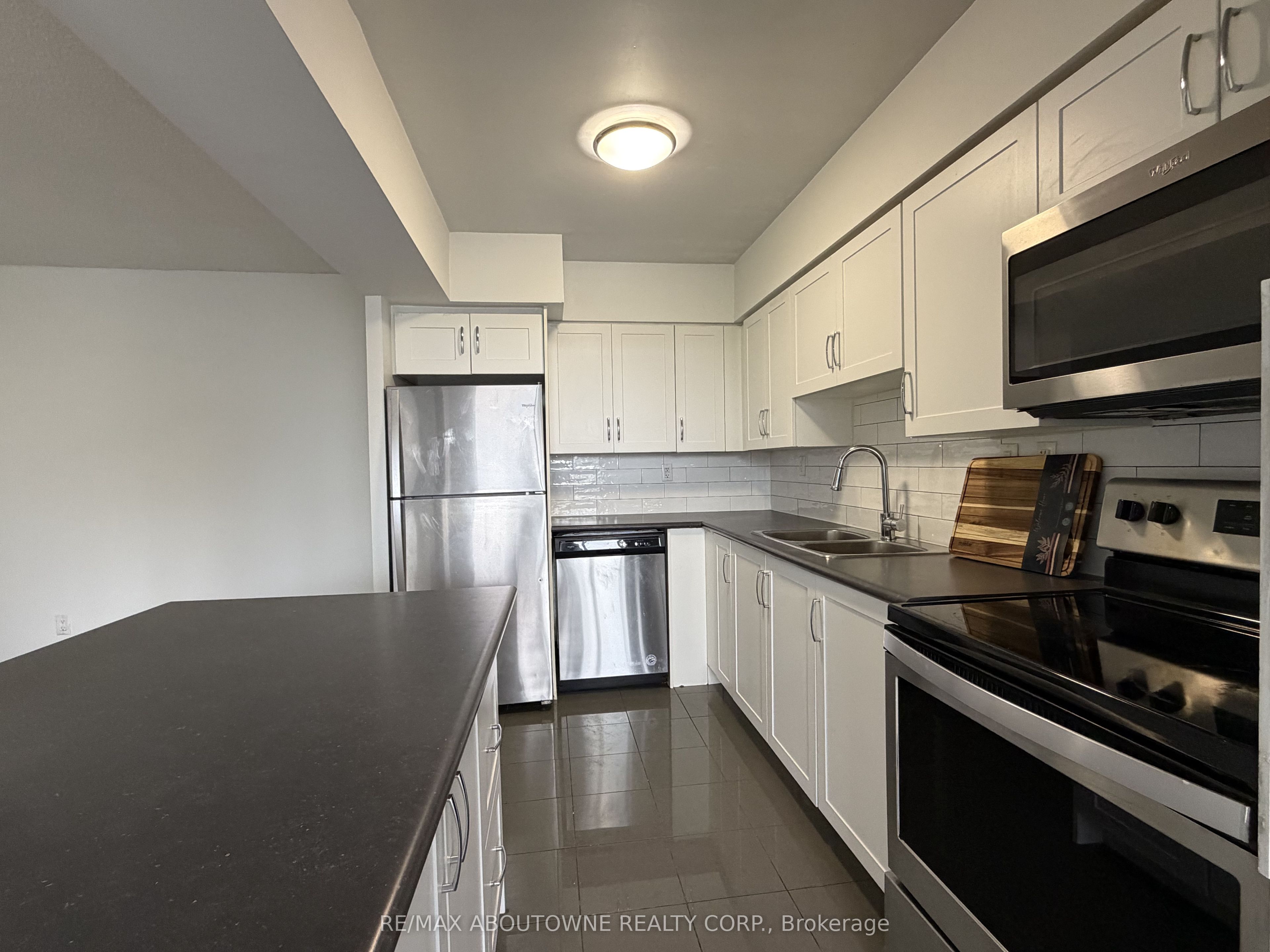 147 Wellington Street W 205 Property Photo 9