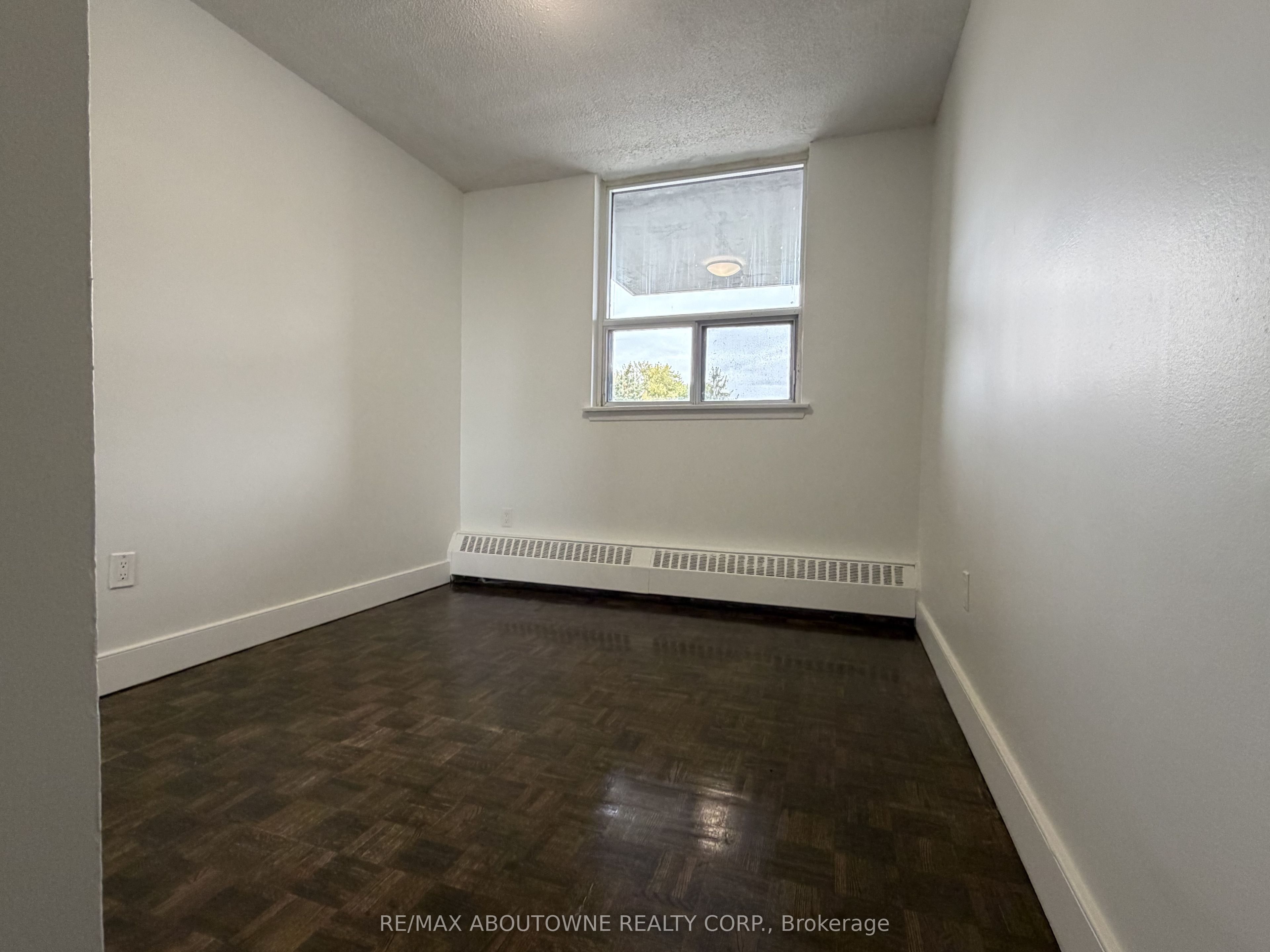 147 Wellington Street W 205 Property Photo 10