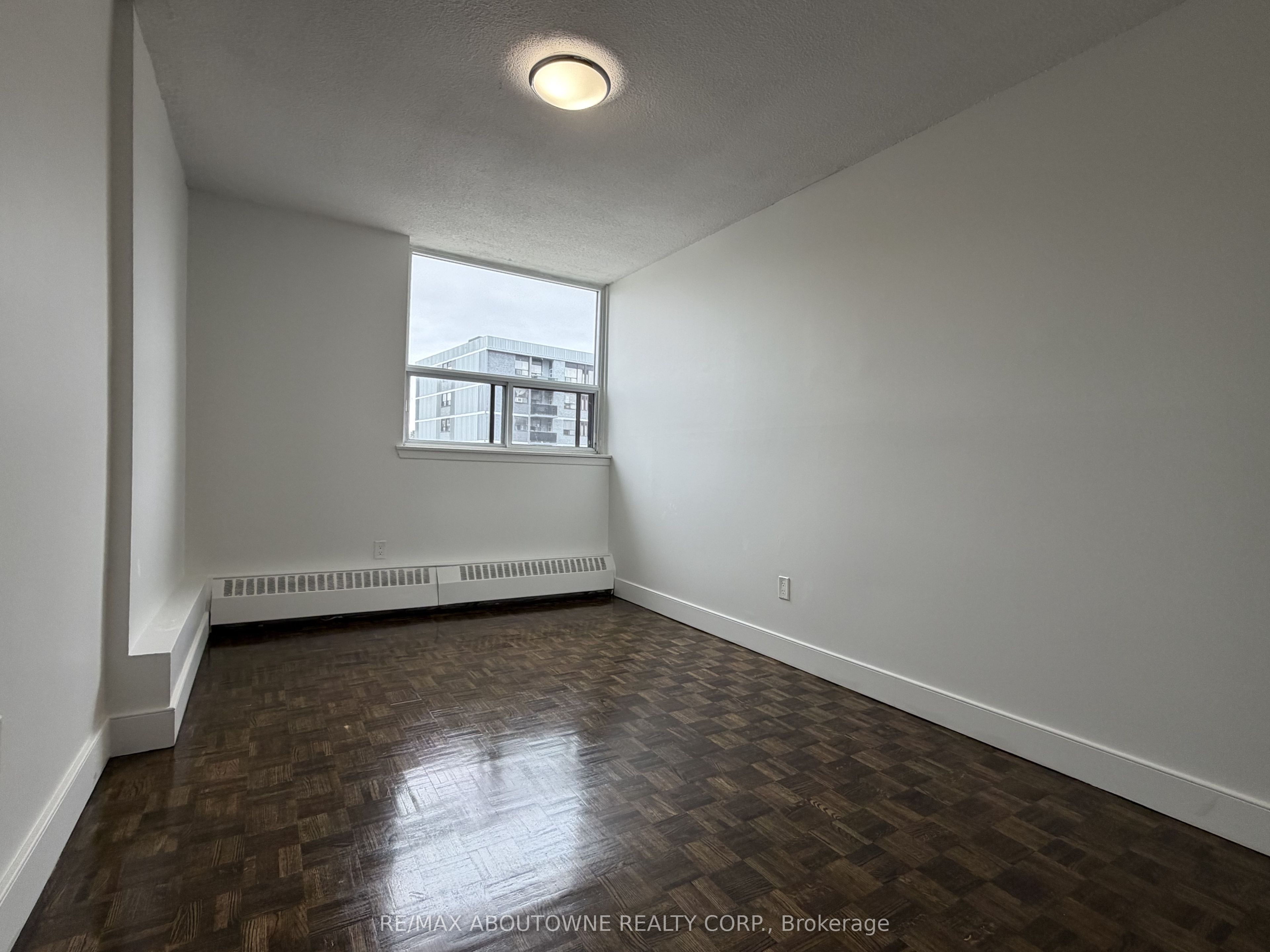 147 Wellington Street W 205 Property Photo 11
