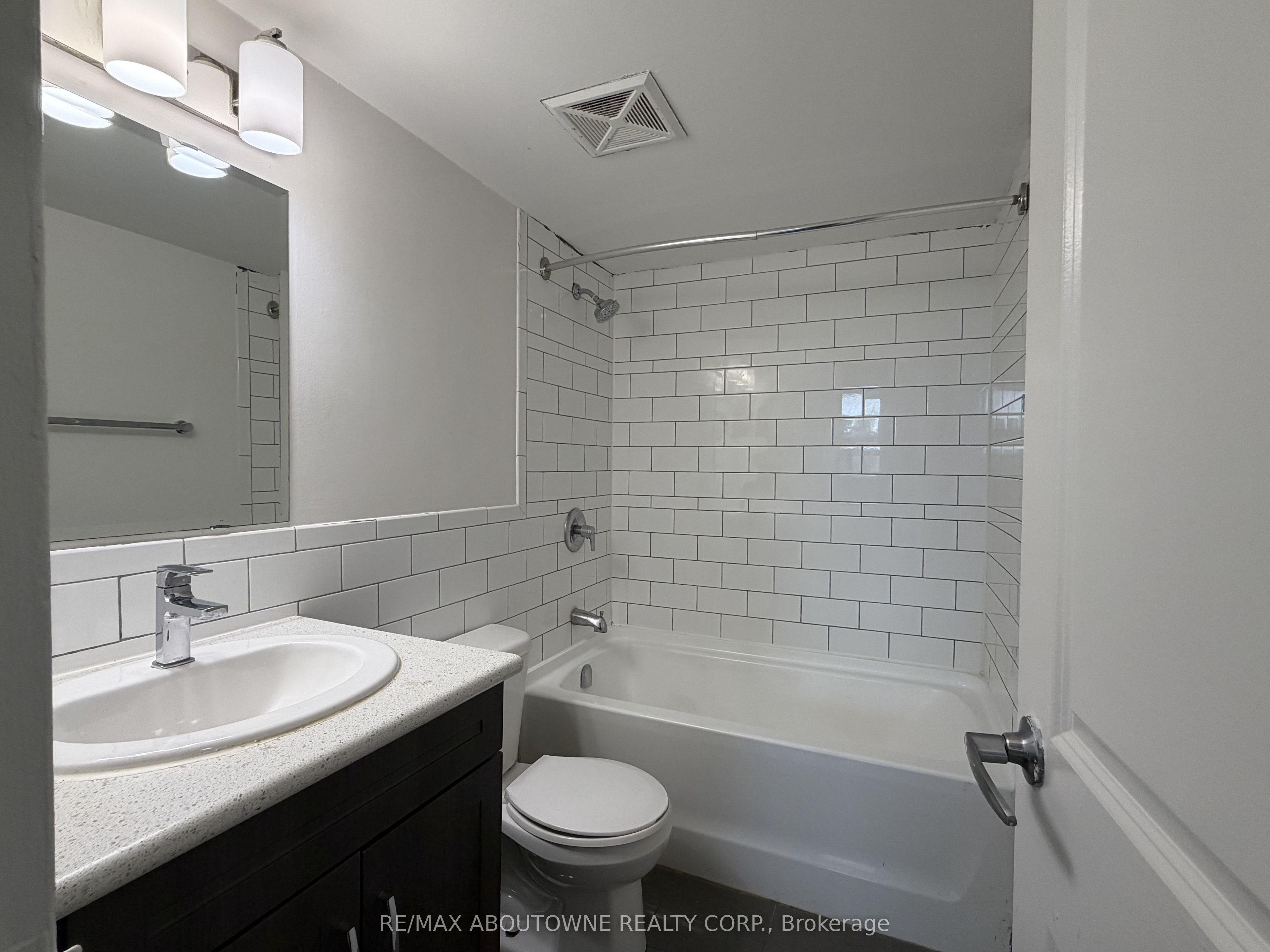 147 Wellington Street W 205 Property Photo 12