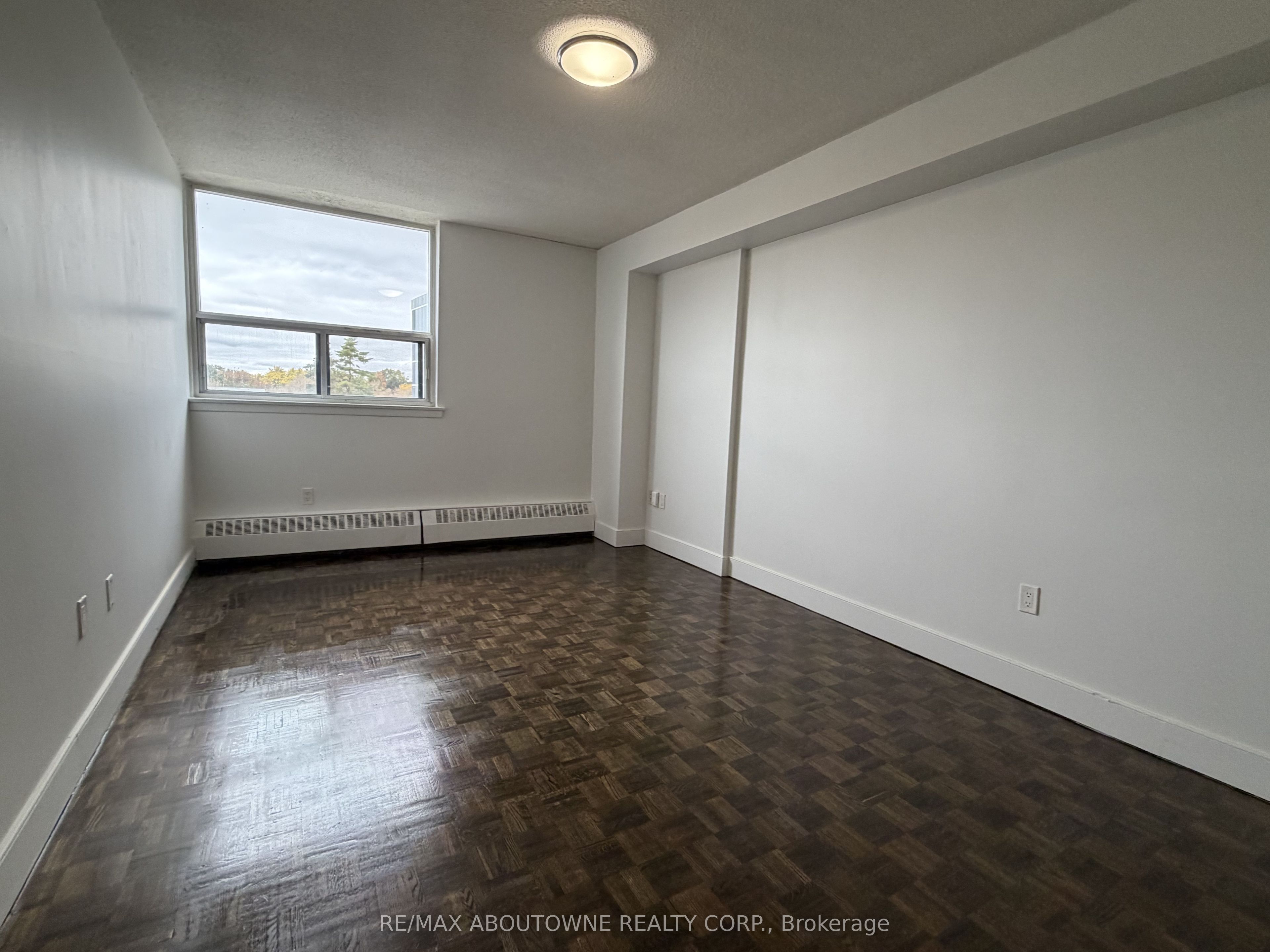 147 Wellington Street W 205 Property Photo 13