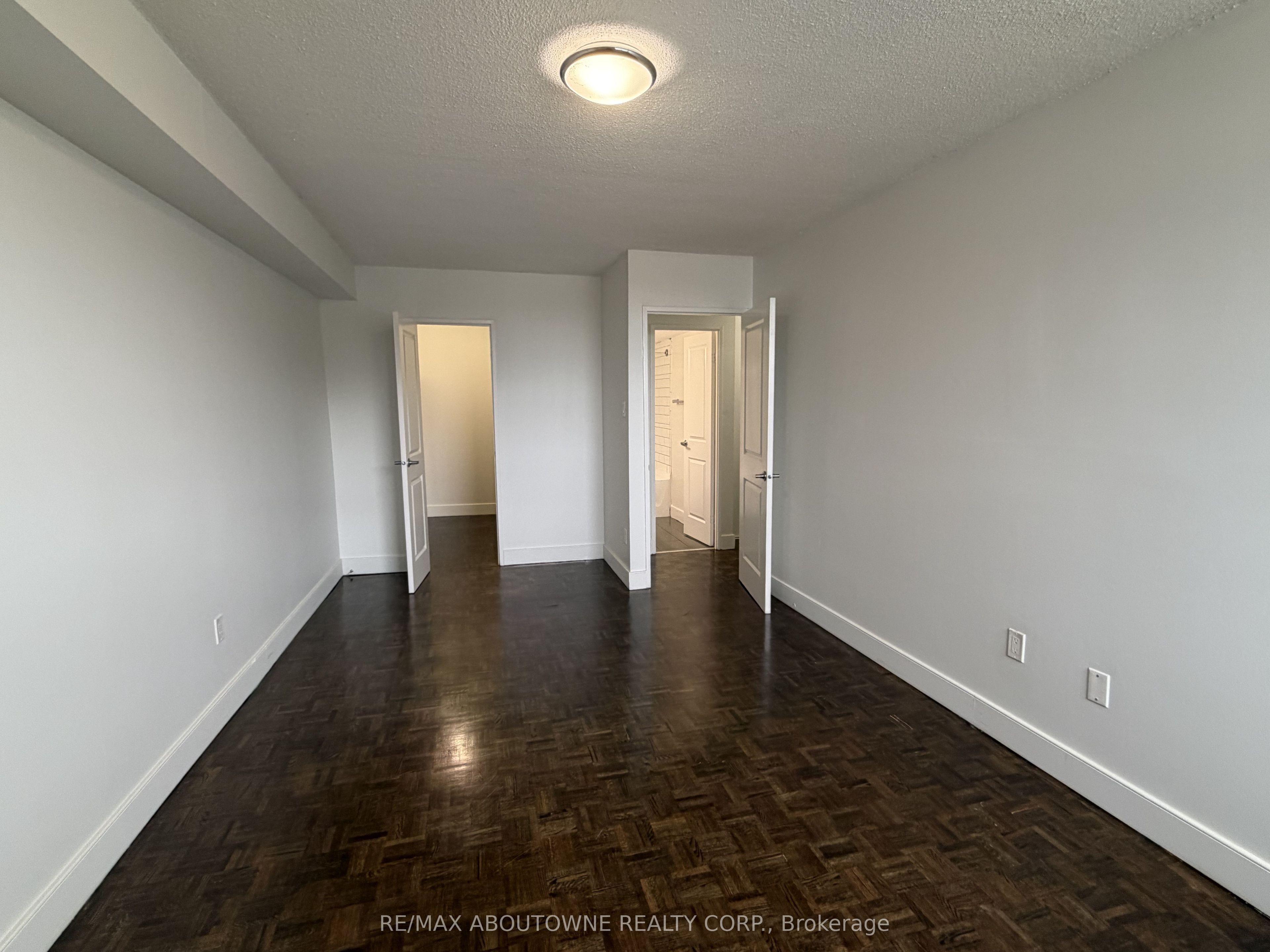 147 Wellington Street W 205 Property Photo 14