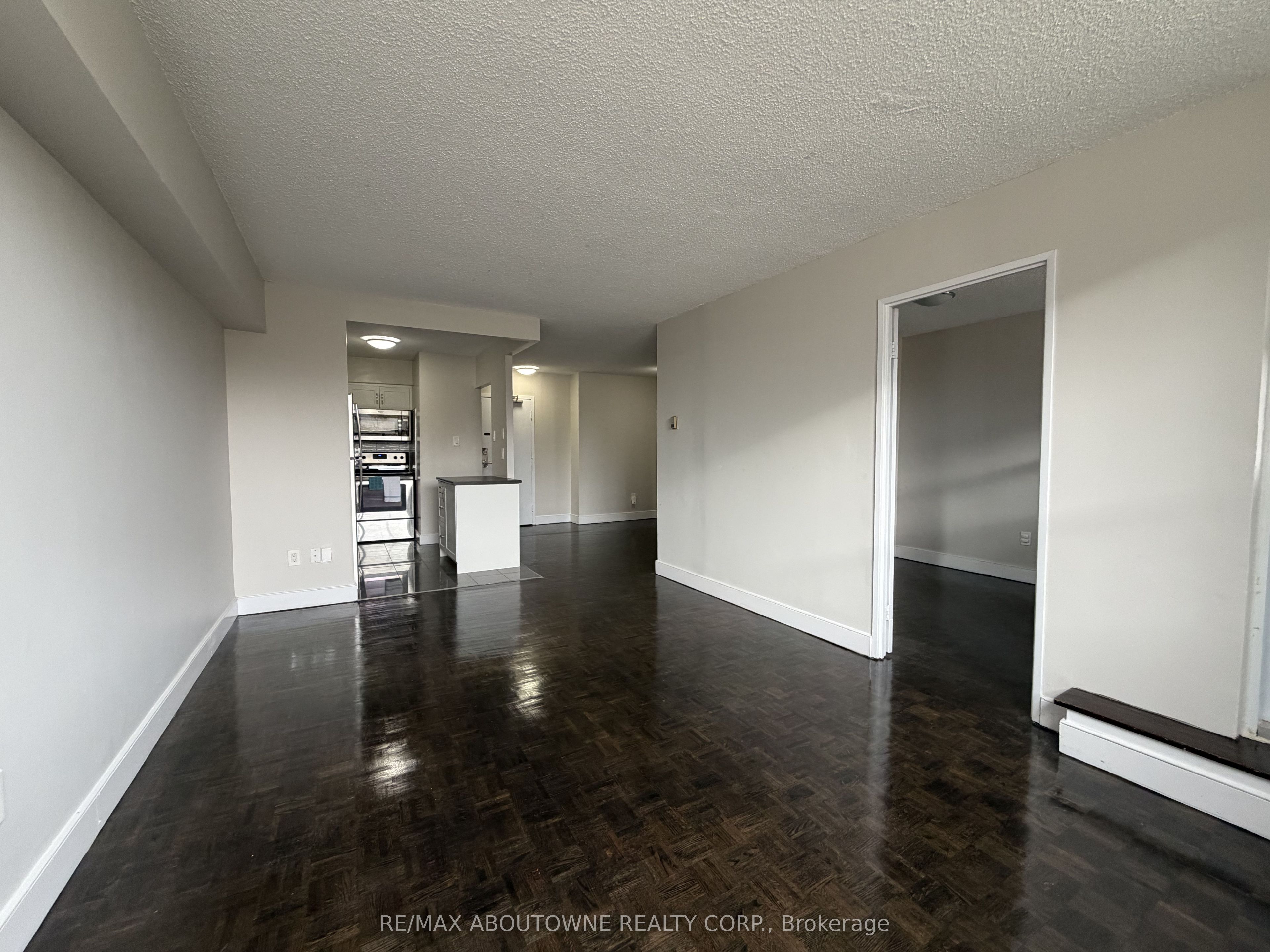 145 Wellington Street W 212 Property Photo 3