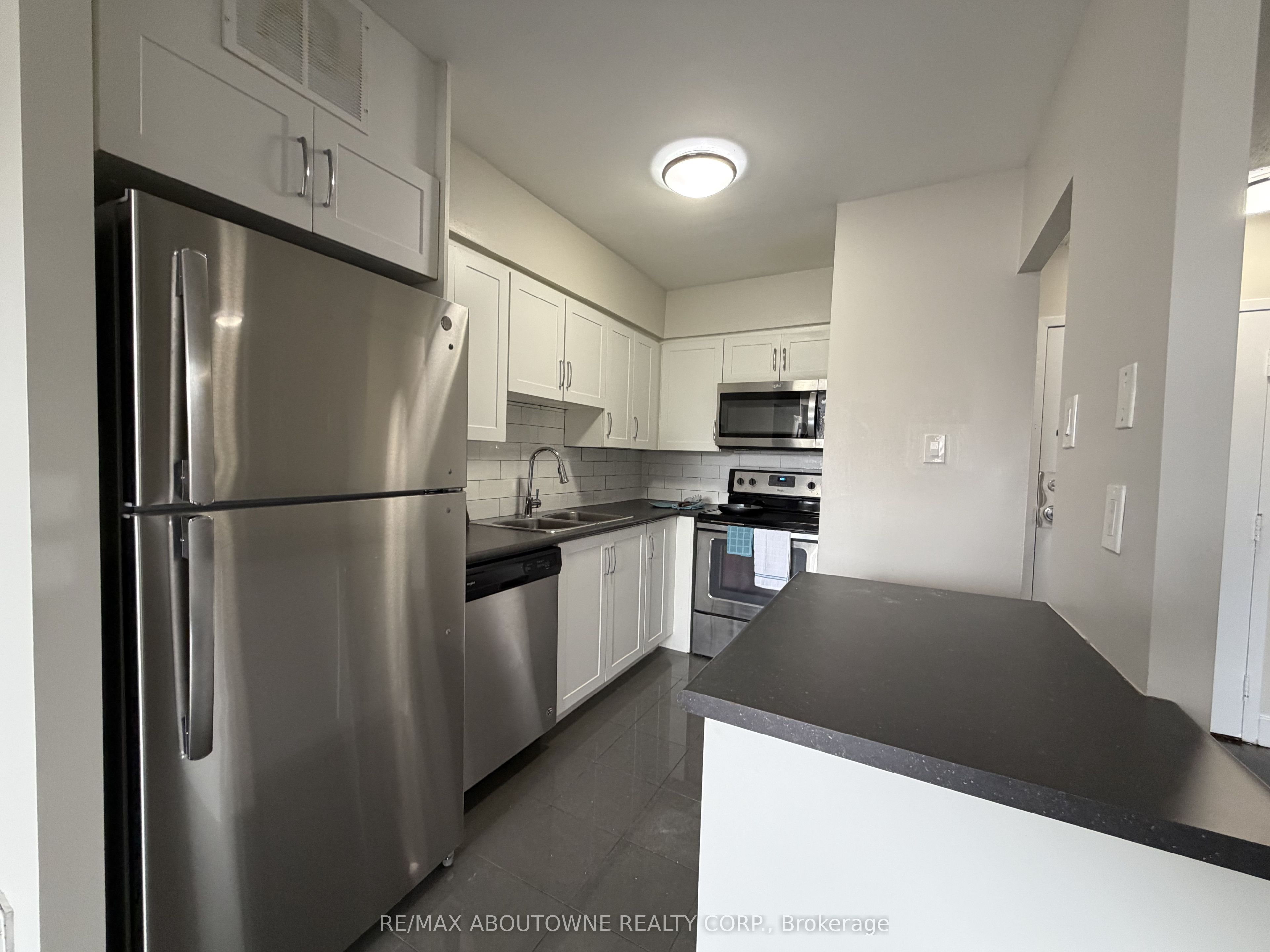 145 Wellington Street W 212 Property Photo 5