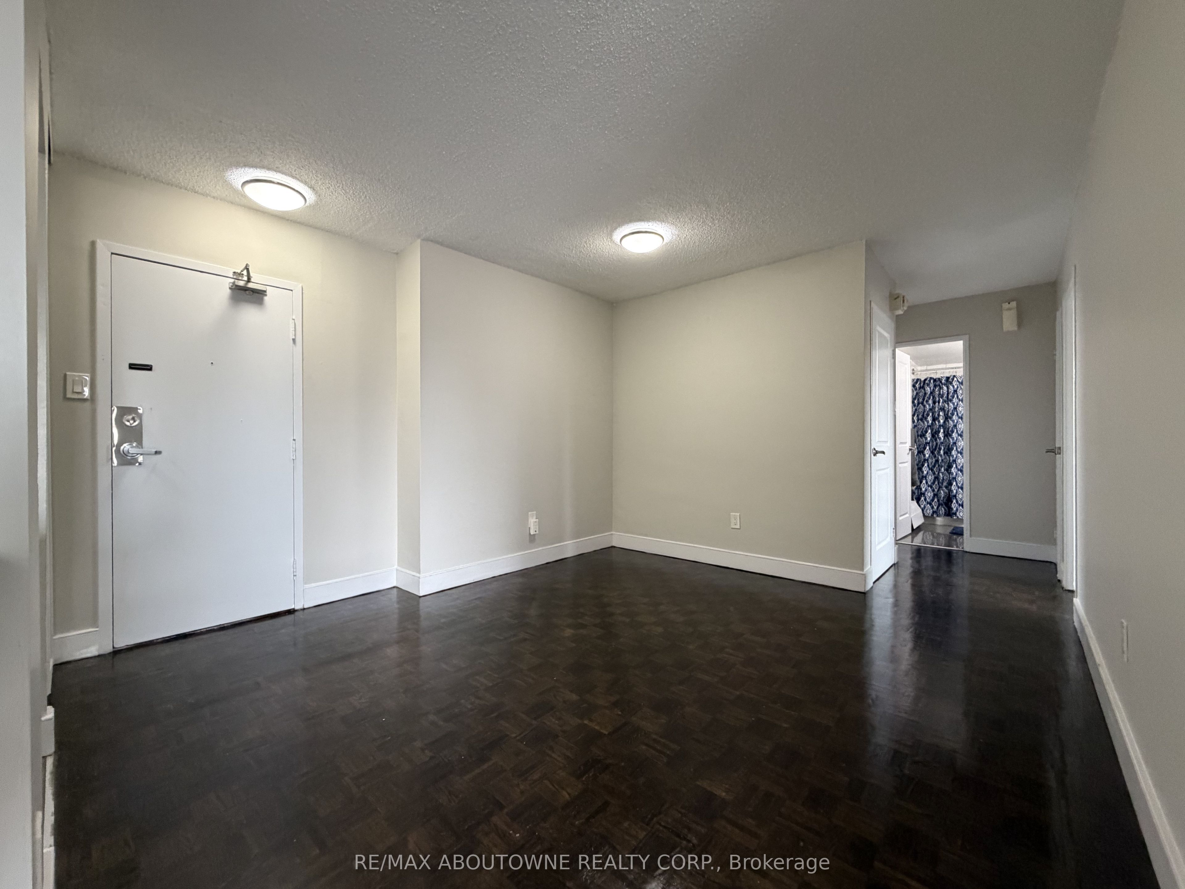 145 Wellington Street W 212 Property Photo 6