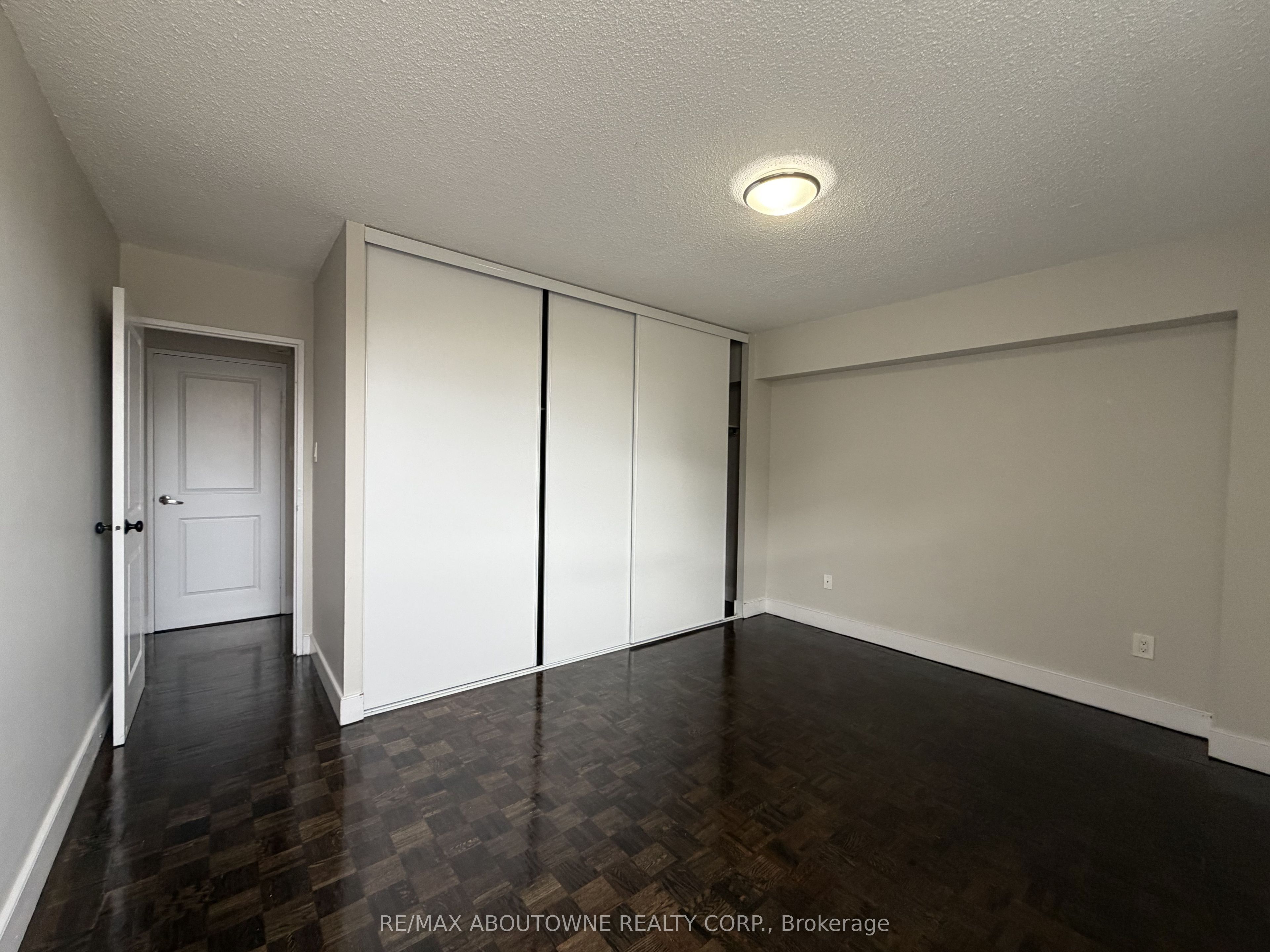 145 Wellington Street W 212 Property Photo 7