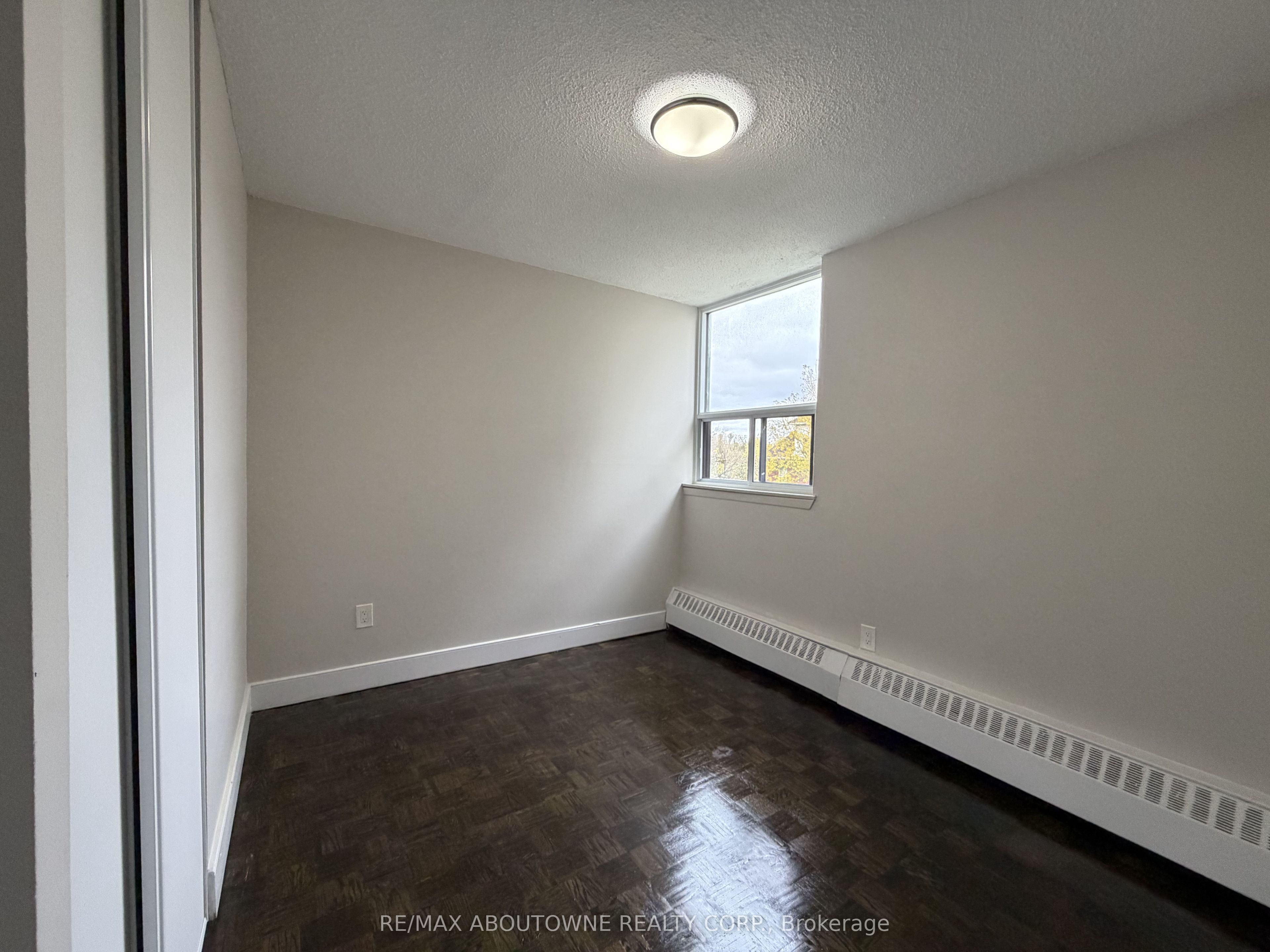 145 Wellington Street W 212 Property Photo 8
