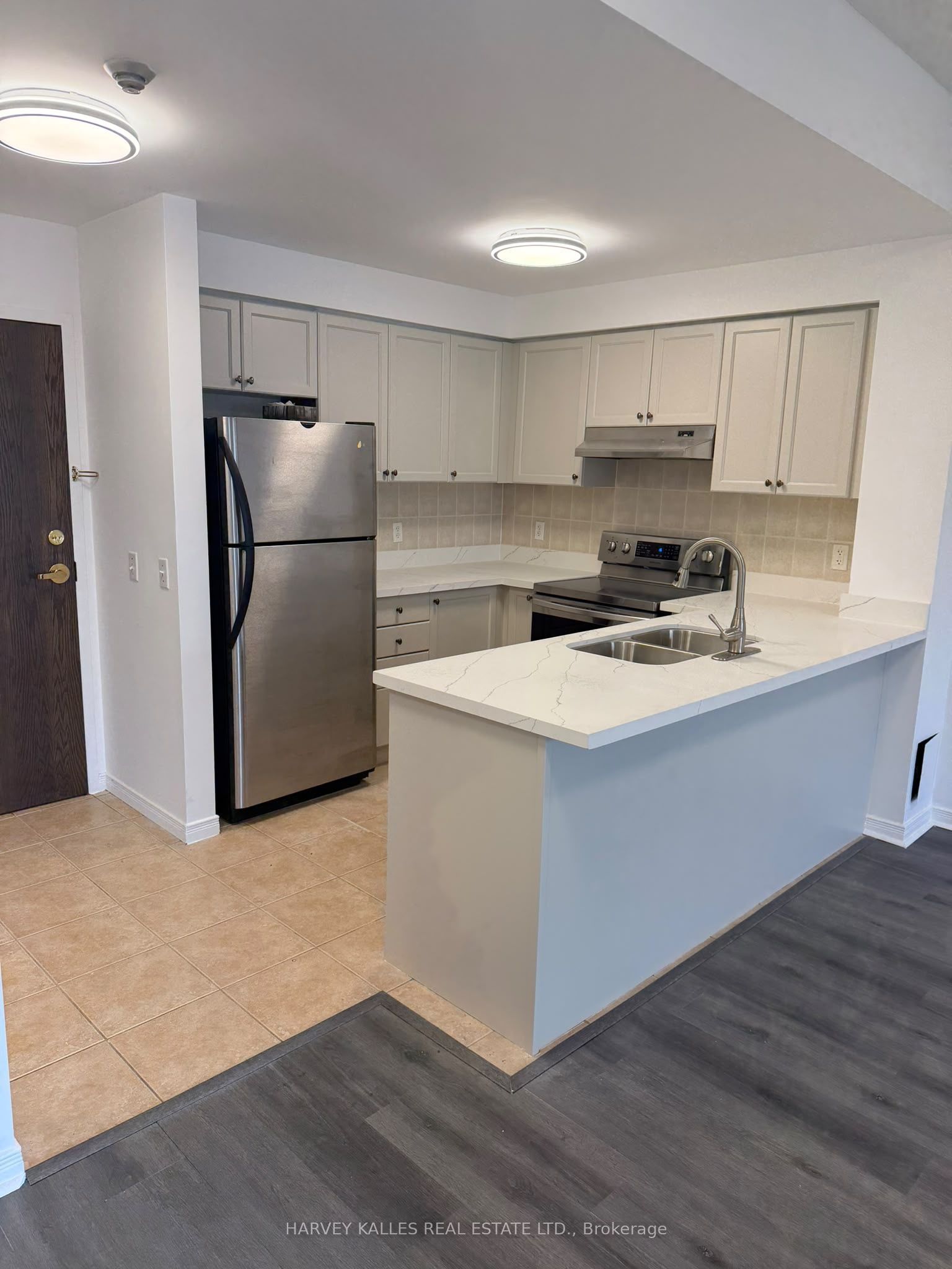 1 Maison Parc Court 704 Property Photo 6