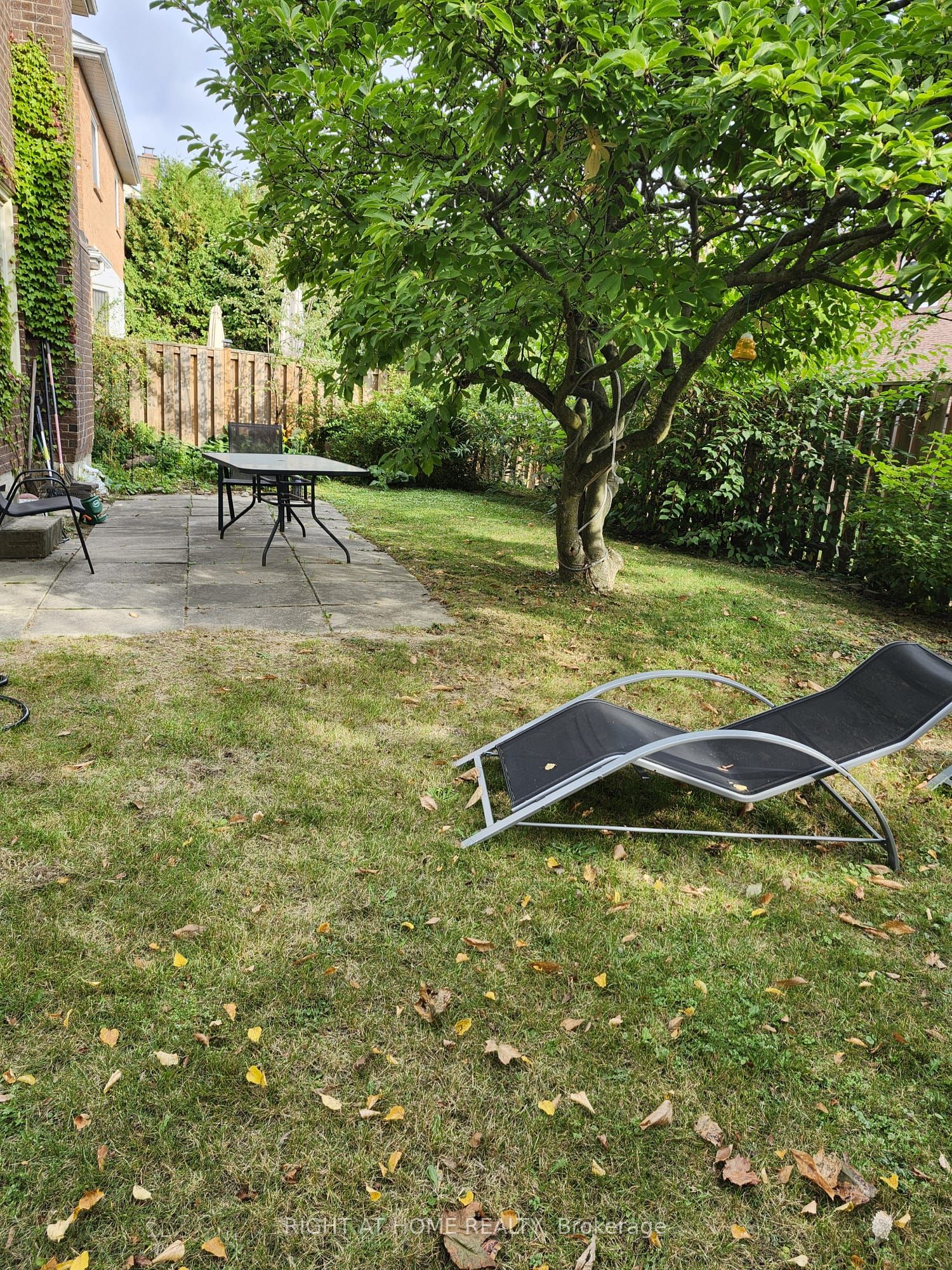 100 Jessica Gardens Property Photo 8